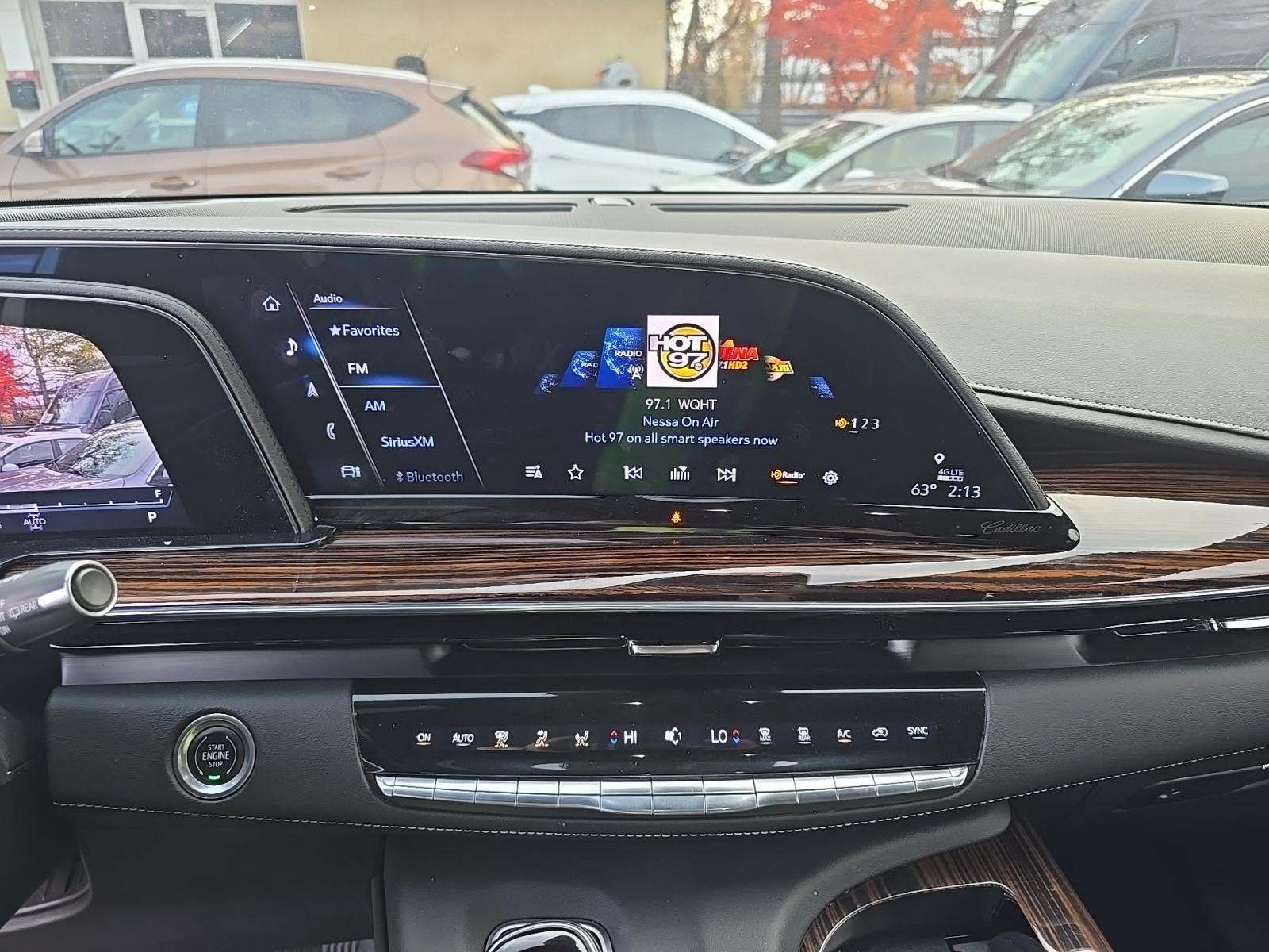 2022 Cadillac Escalade Luxury AWD