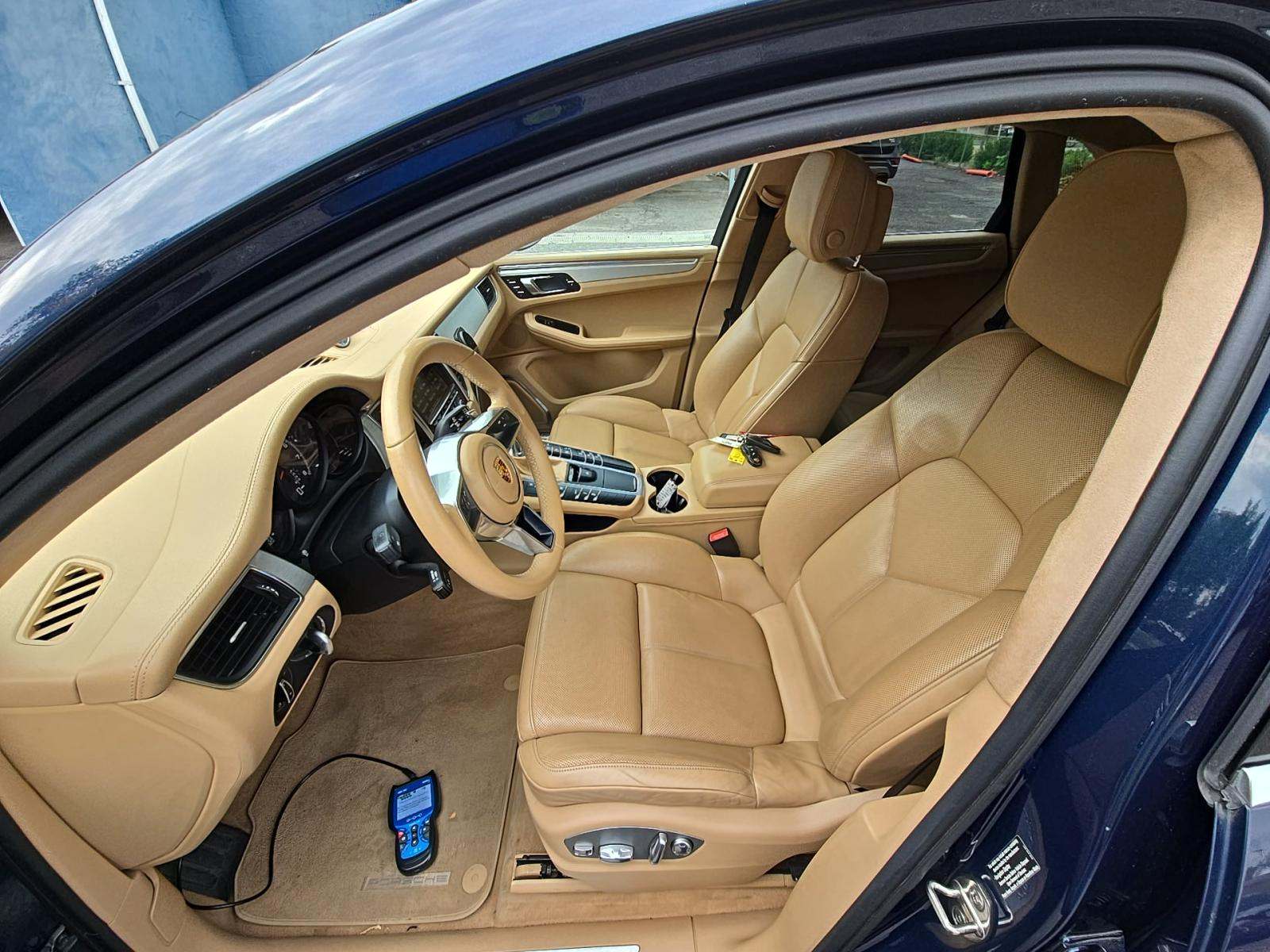 2015 Porsche Macan Turbo AWD