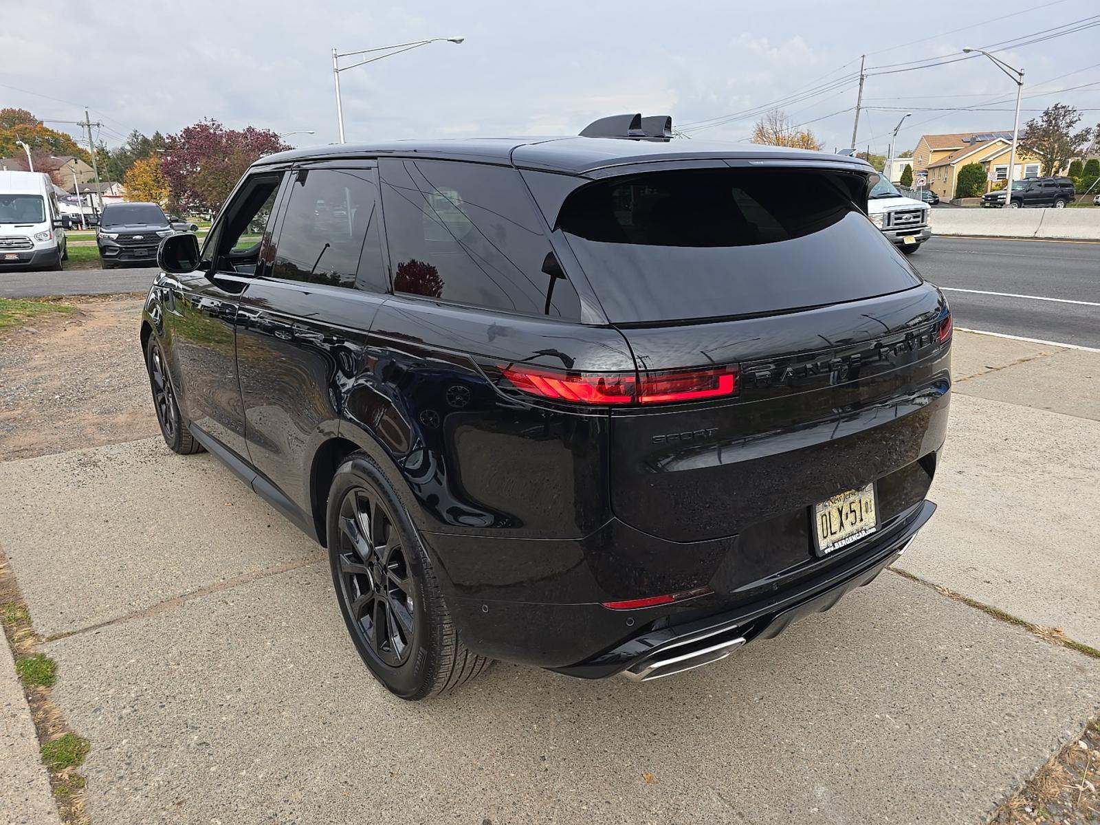 2025 Land Rover Range Rover Sport SE AWD