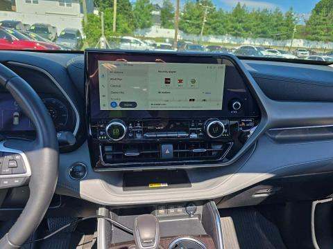 2023 Toyota Highlander Hybrid Limited AWD