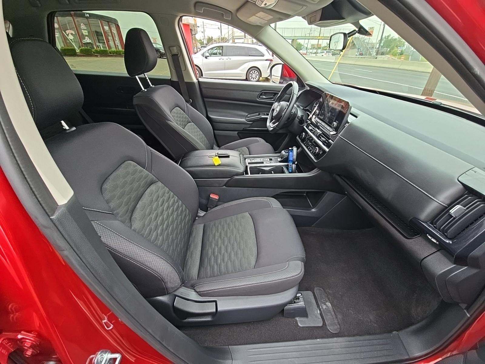 2023 Nissan Pathfinder SV FWD