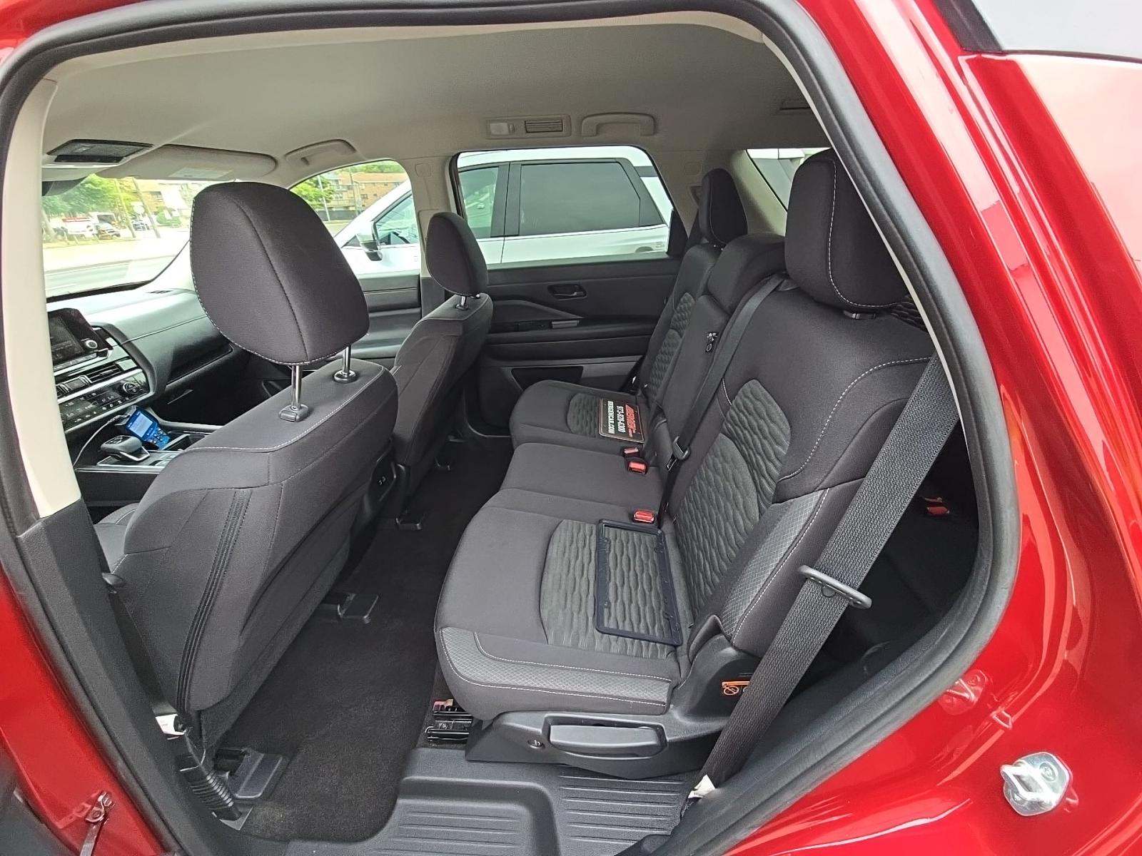 2023 Nissan Pathfinder SV FWD