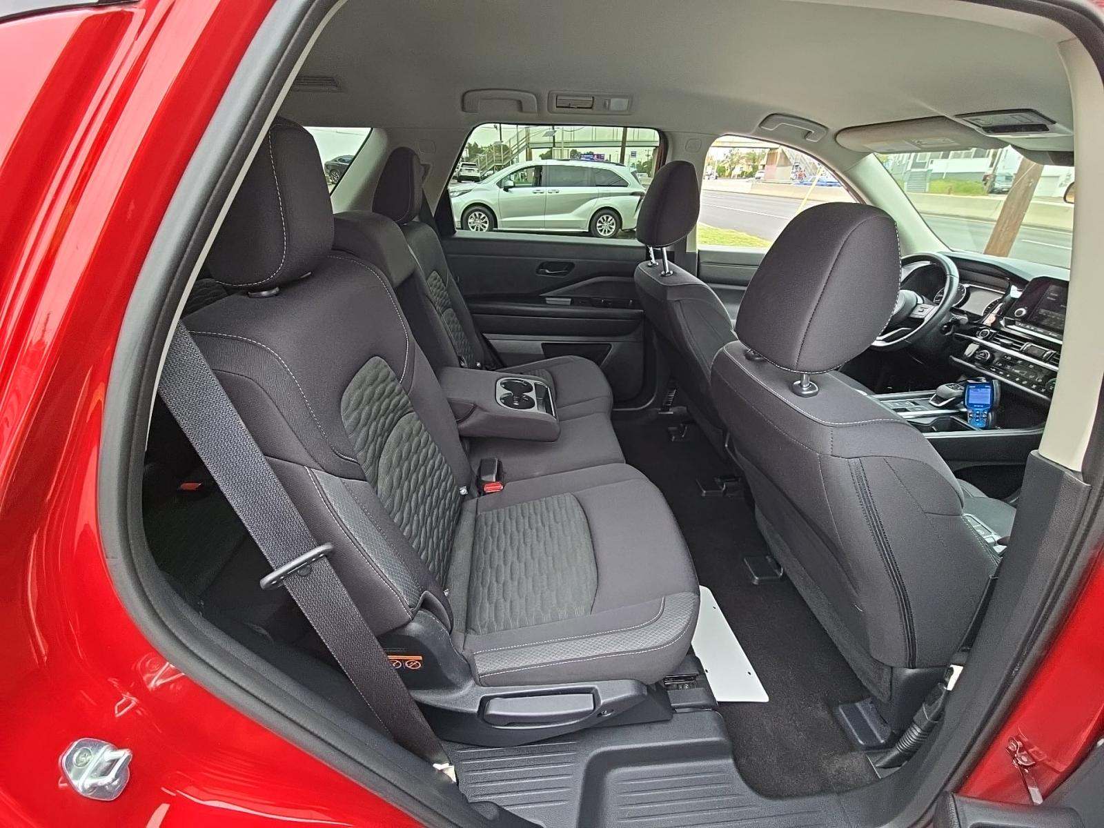 2023 Nissan Pathfinder SV FWD