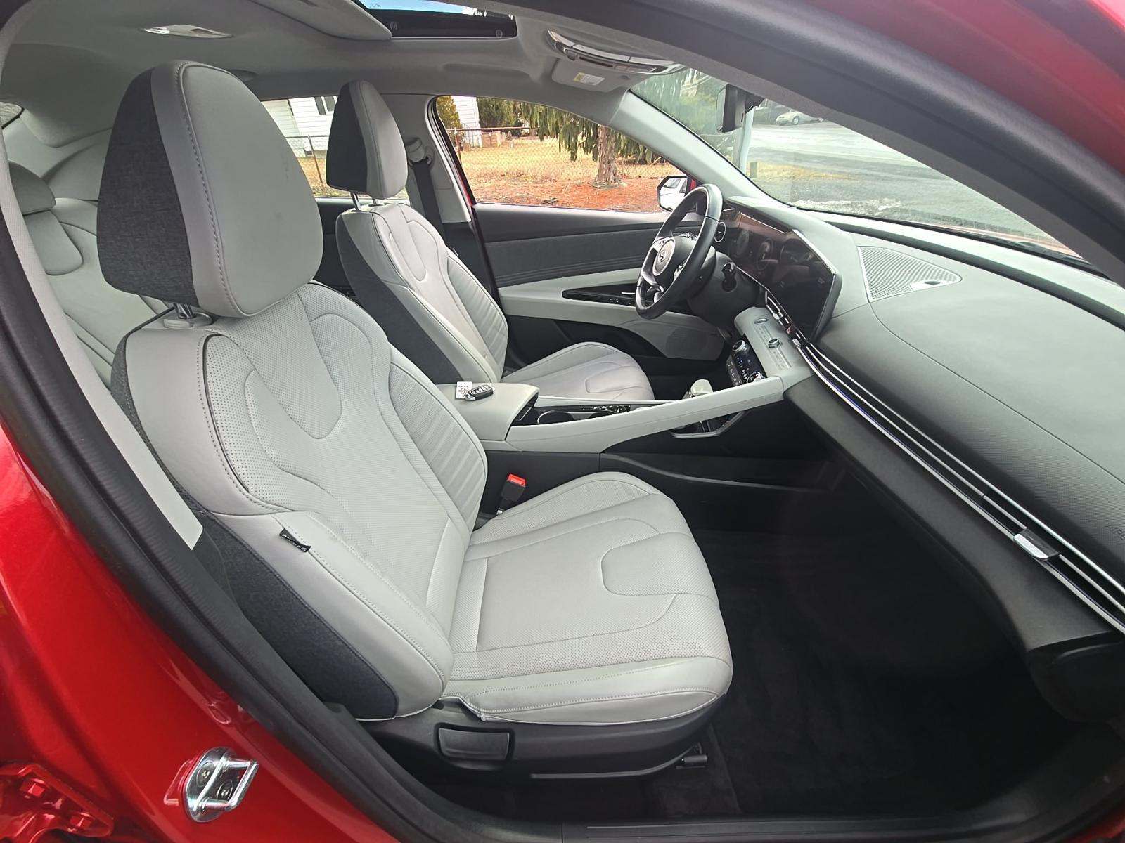 2022 Hyundai Elantra Limited FWD