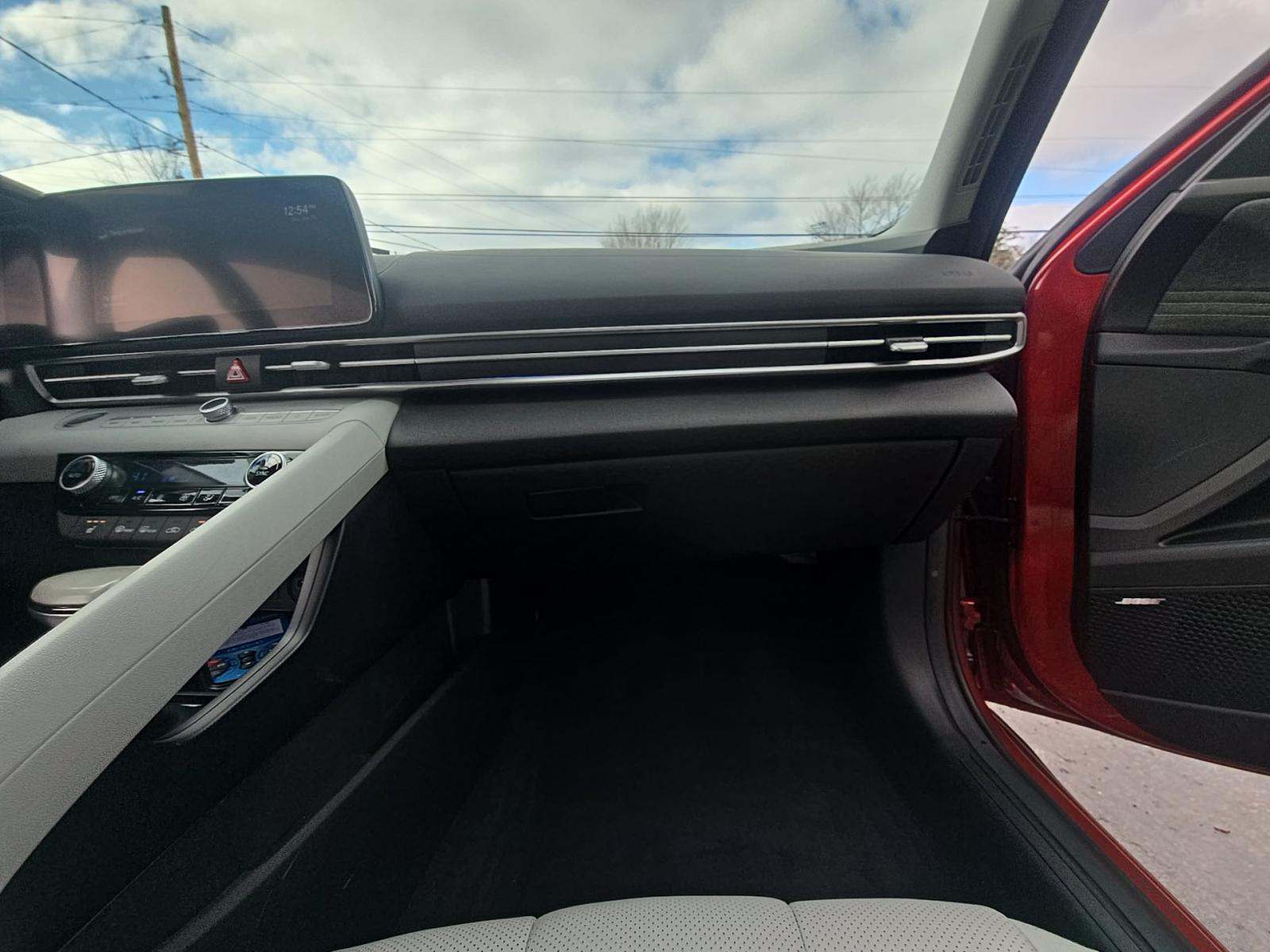 2022 Hyundai Elantra Limited FWD