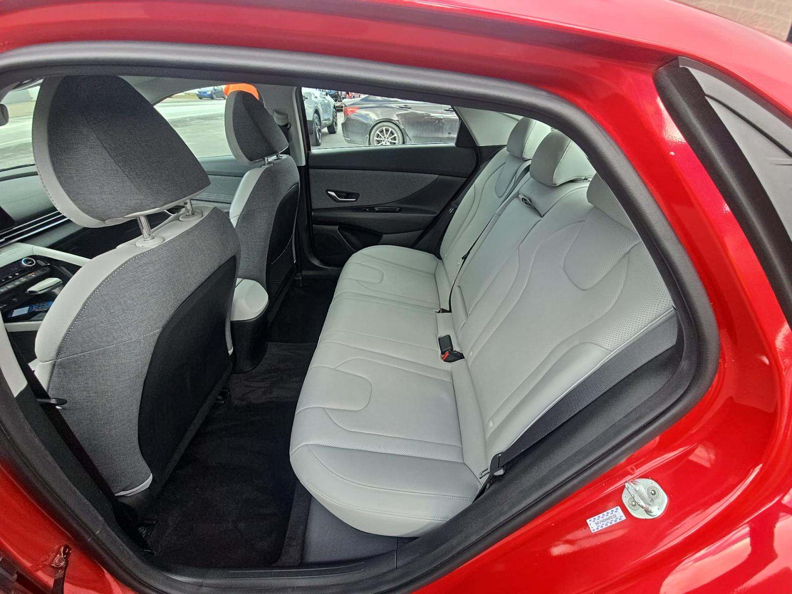 2022 Hyundai Elantra Limited FWD