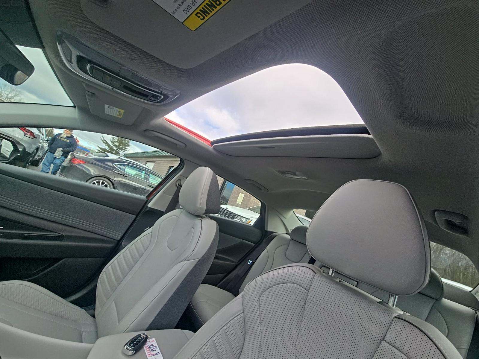 2022 Hyundai Elantra Limited FWD