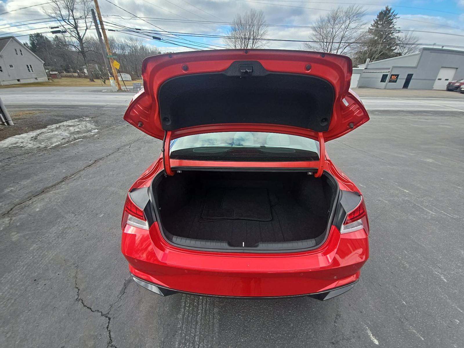 2022 Hyundai Elantra Limited FWD