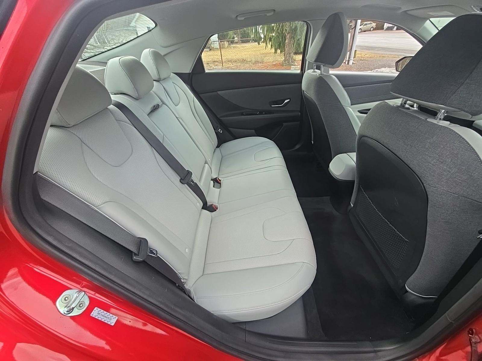 2022 Hyundai Elantra Limited FWD