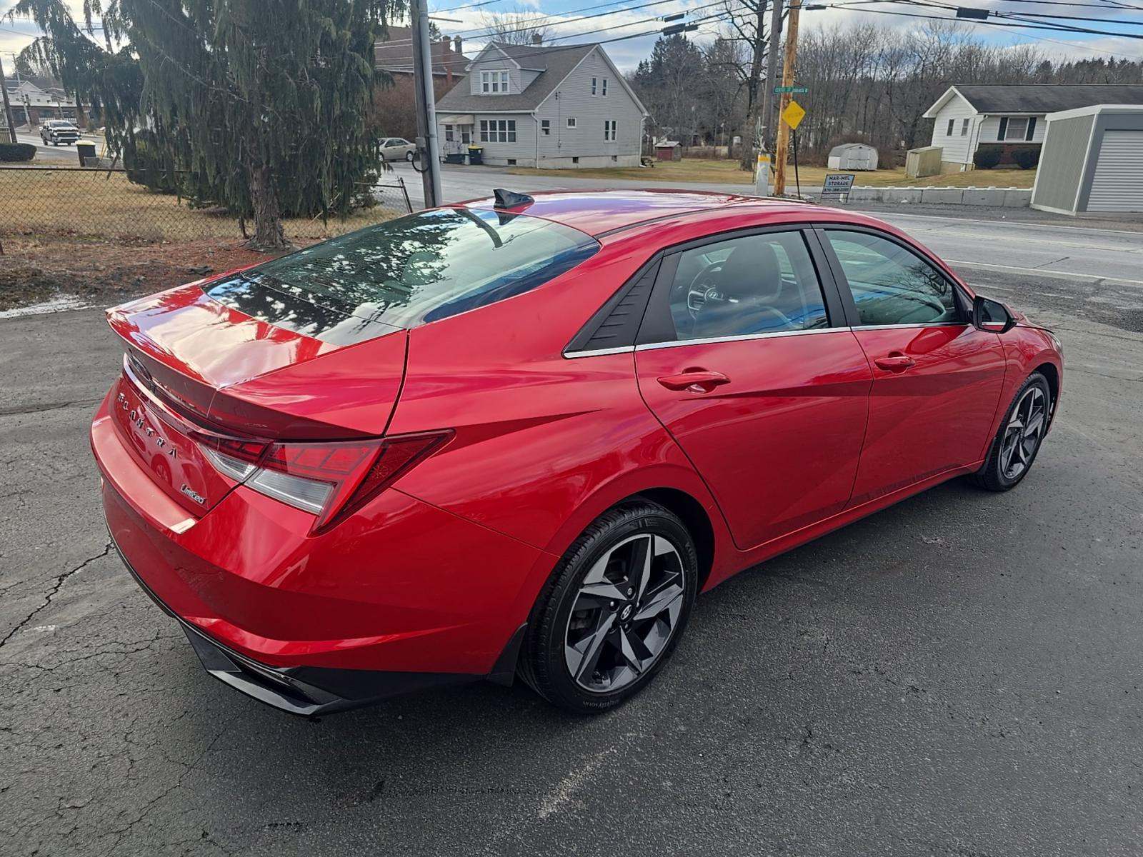 2022 Hyundai Elantra Limited FWD