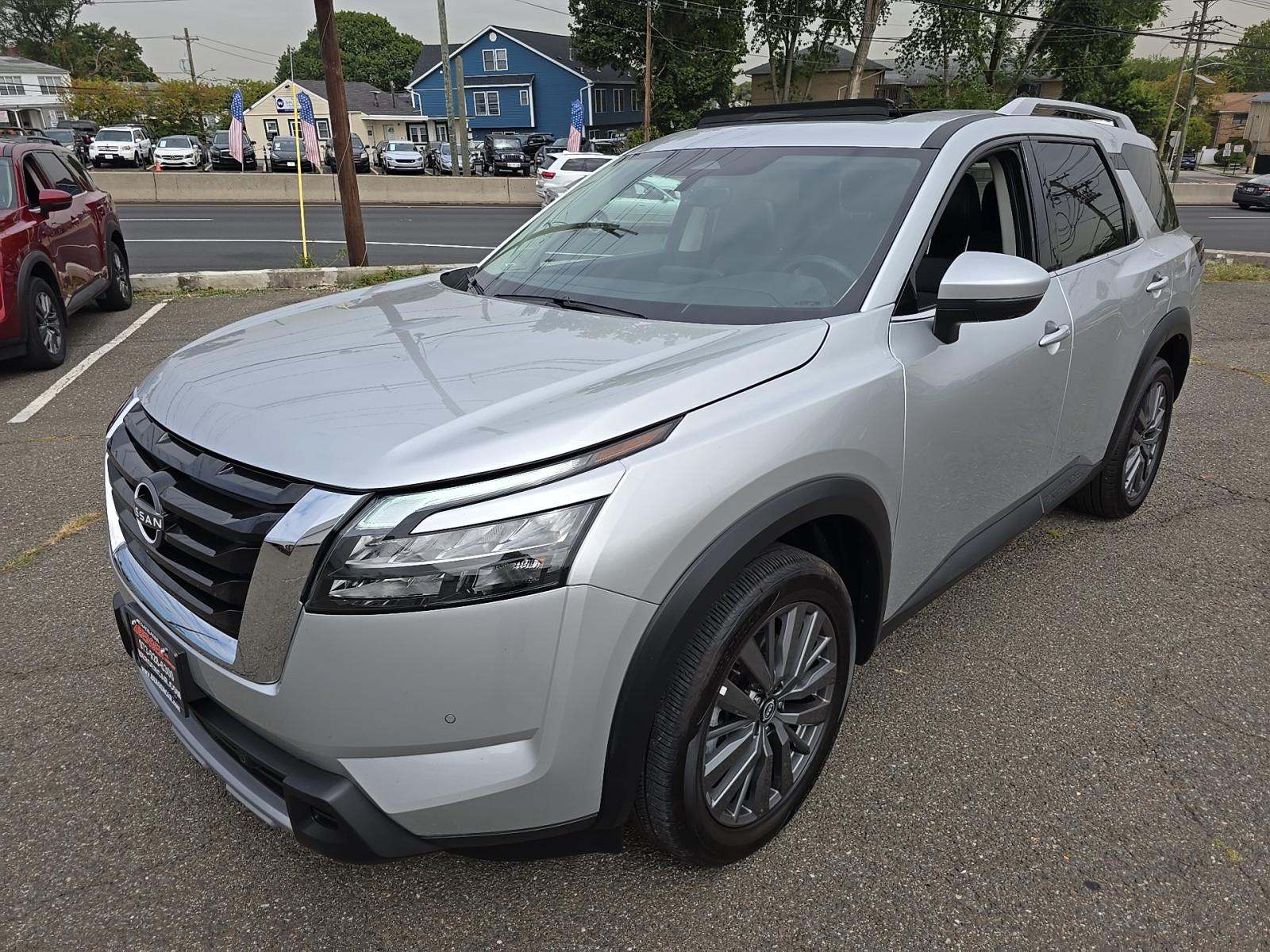 2025 Nissan Pathfinder SL AWD