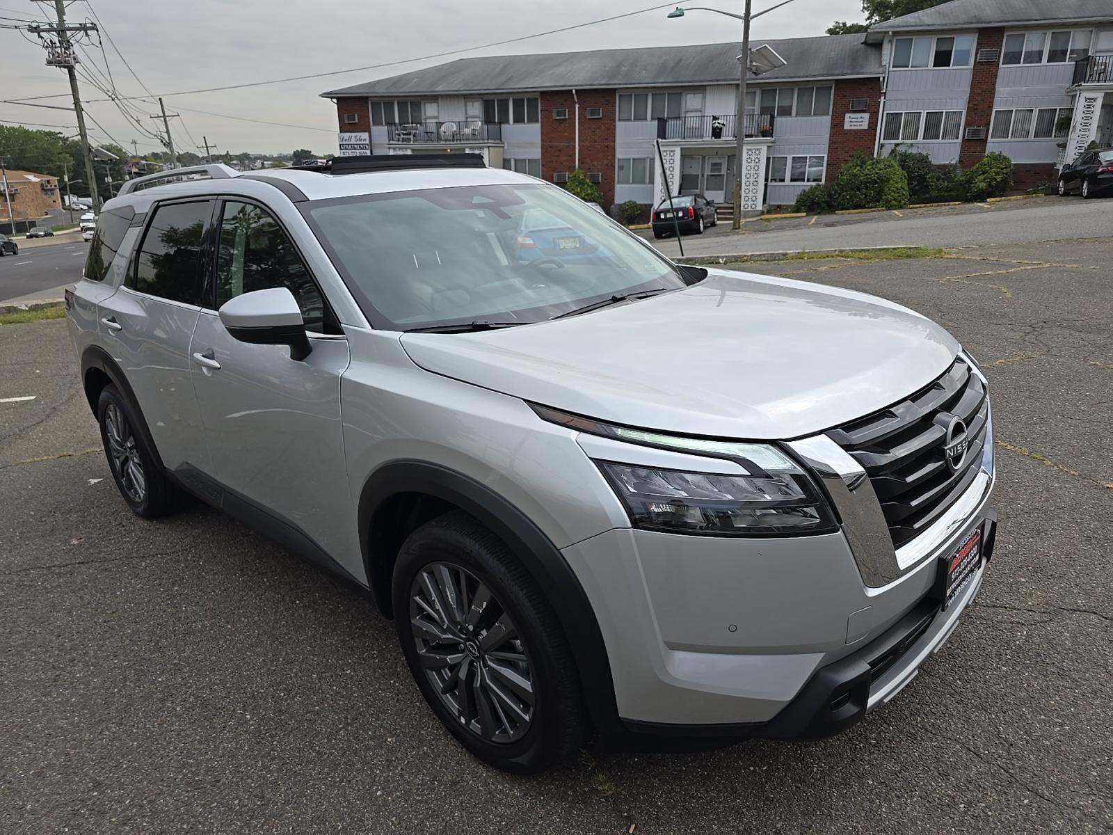 2025 Nissan Pathfinder SL AWD