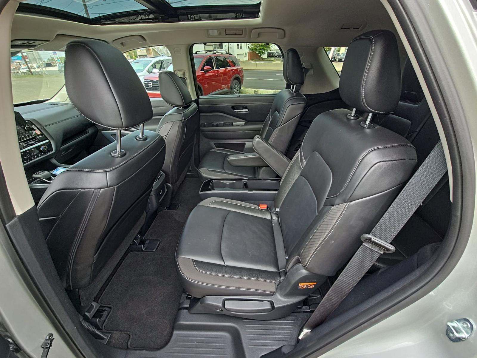 2025 Nissan Pathfinder SL AWD