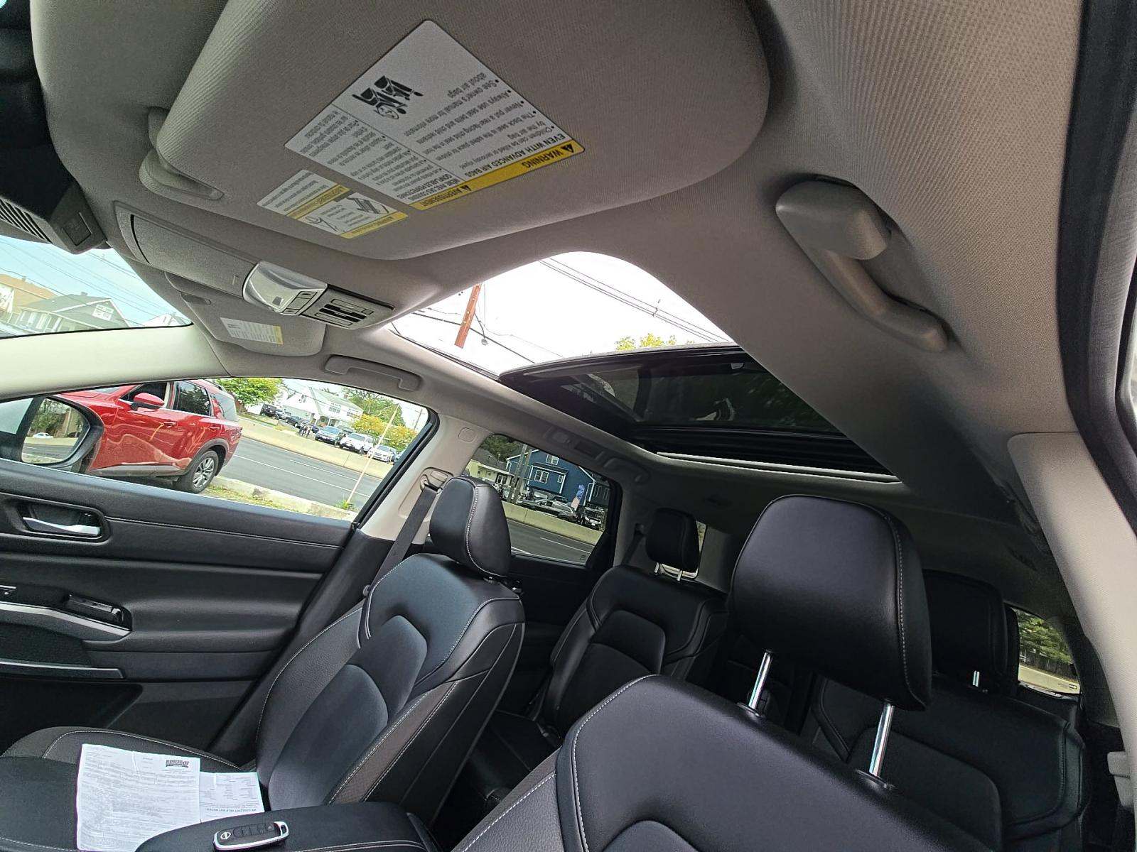 2025 Nissan Pathfinder SL AWD