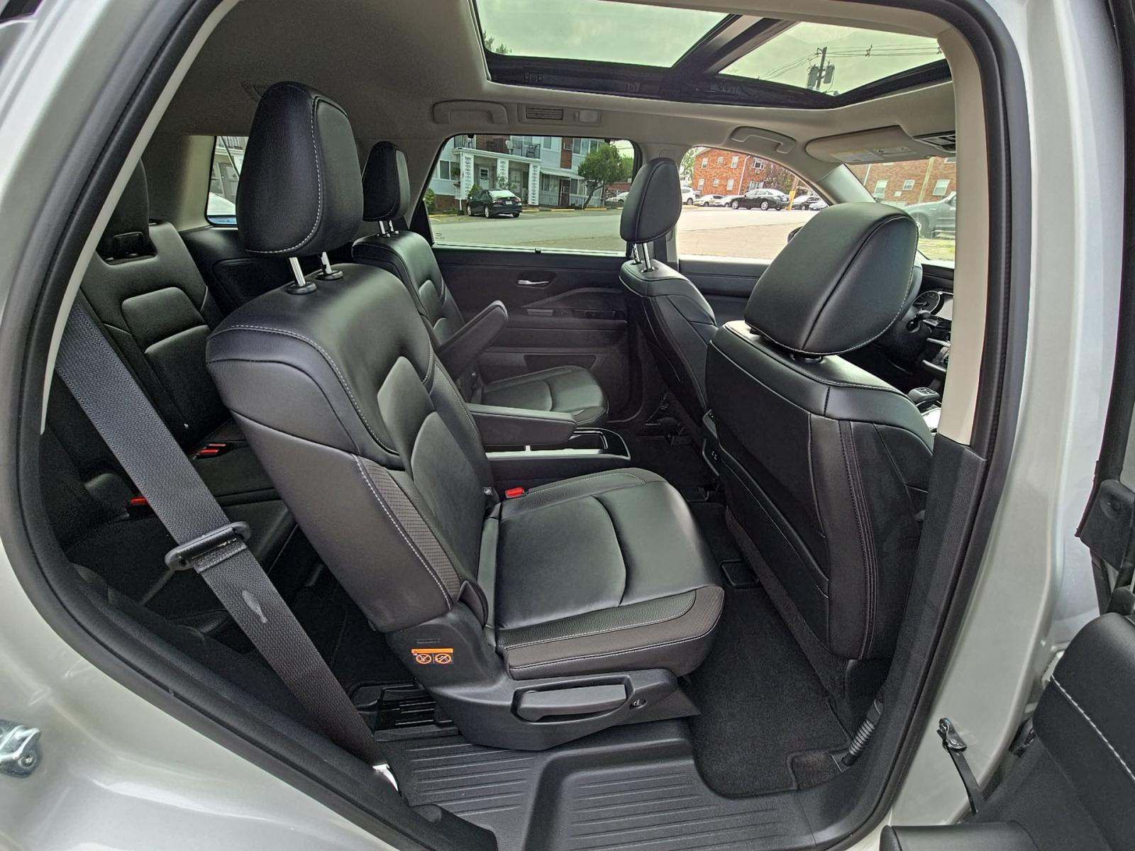 2025 Nissan Pathfinder SL AWD