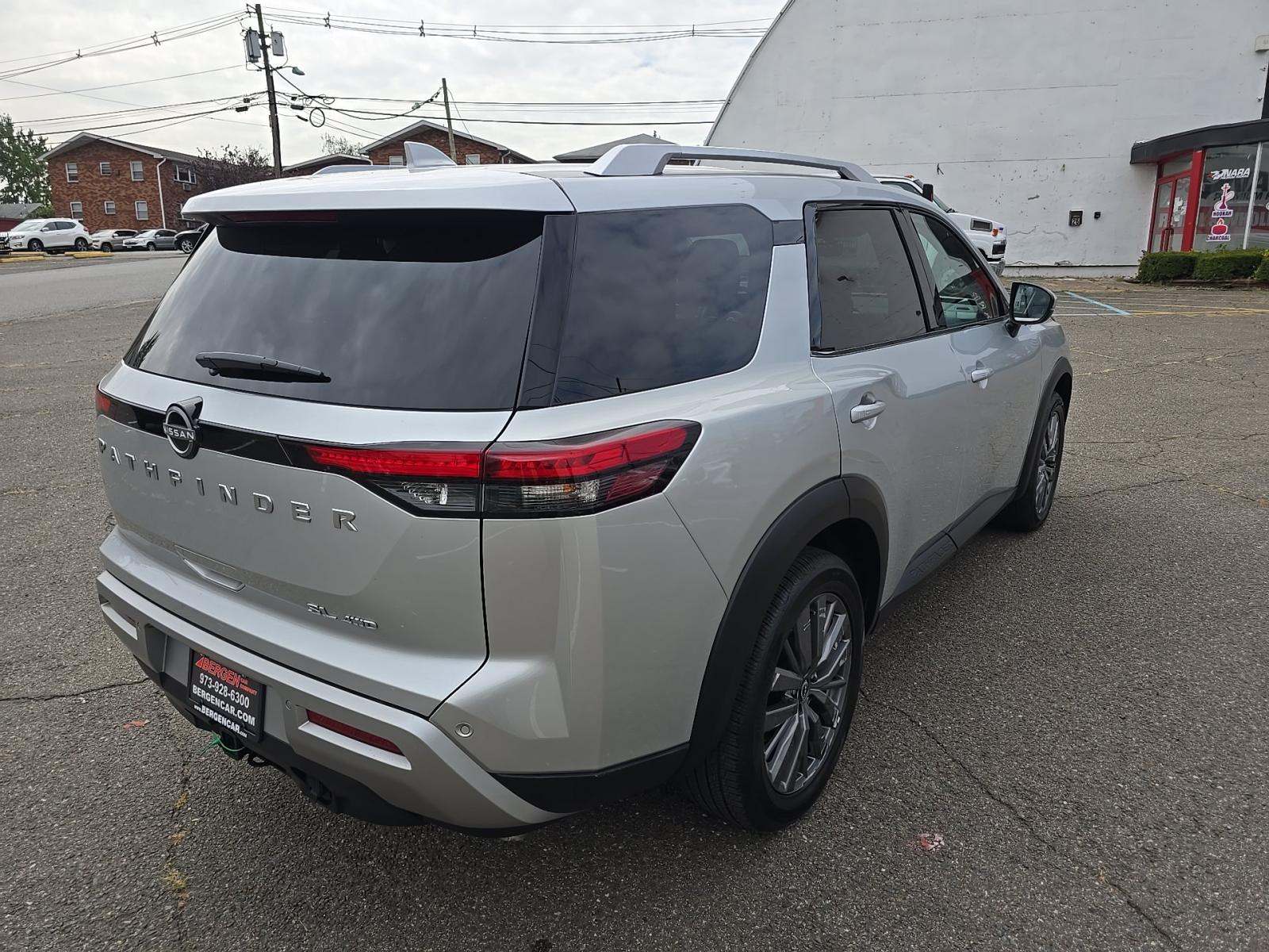 2025 Nissan Pathfinder SL AWD