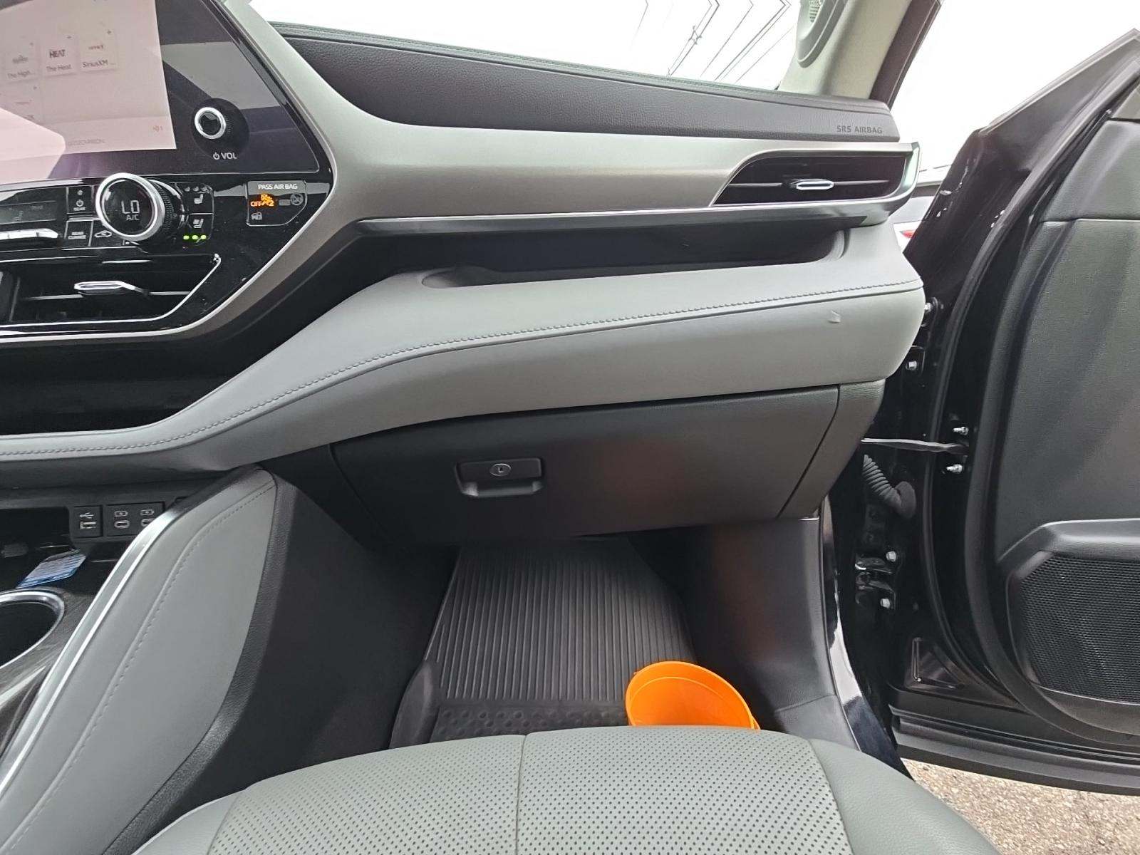 2023 Toyota Highlander Hybrid Limited AWD