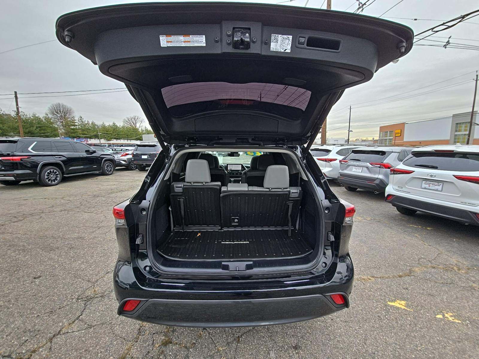 2023 Toyota Highlander Hybrid Limited AWD