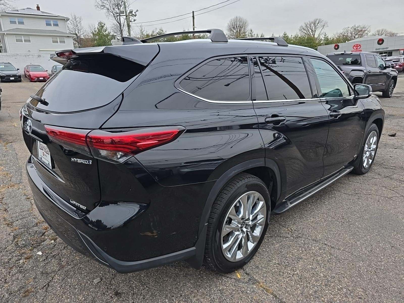 2023 Toyota Highlander Hybrid Limited AWD