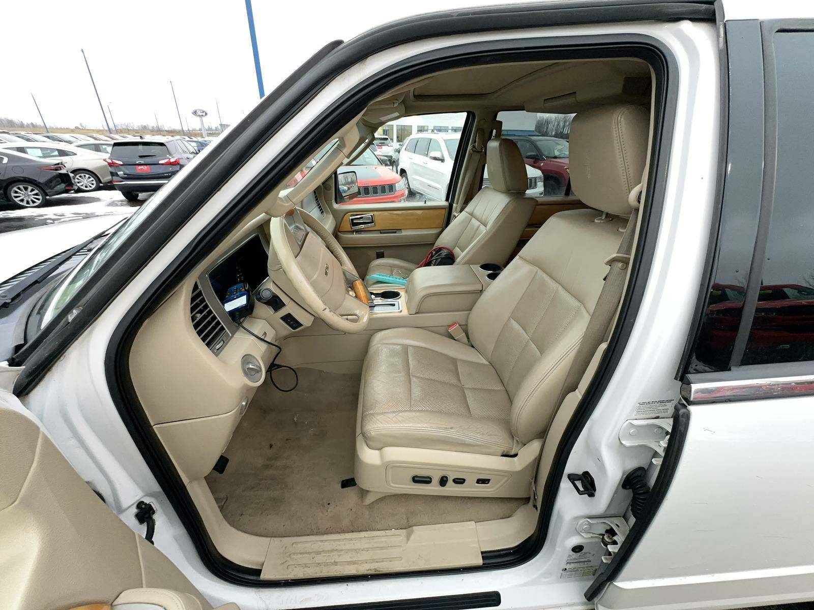 2010 Lincoln Navigator 4D SUV AWD