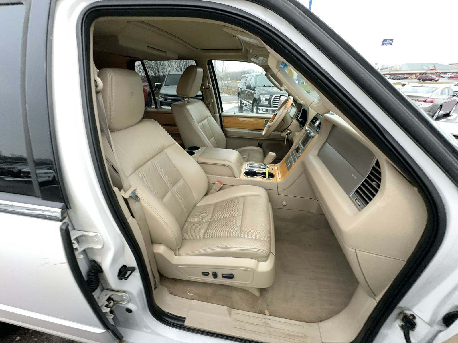 2010 Lincoln Navigator 4D SUV AWD