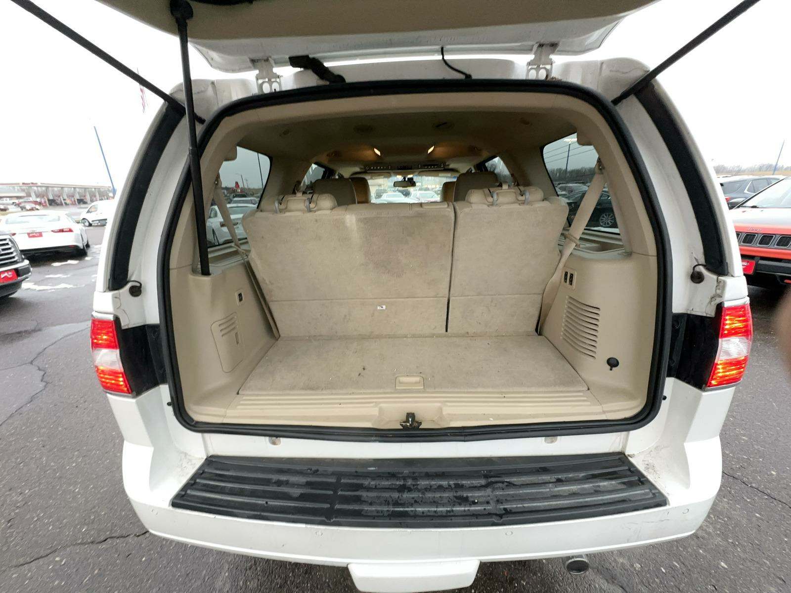 2010 Lincoln Navigator 4D SUV AWD