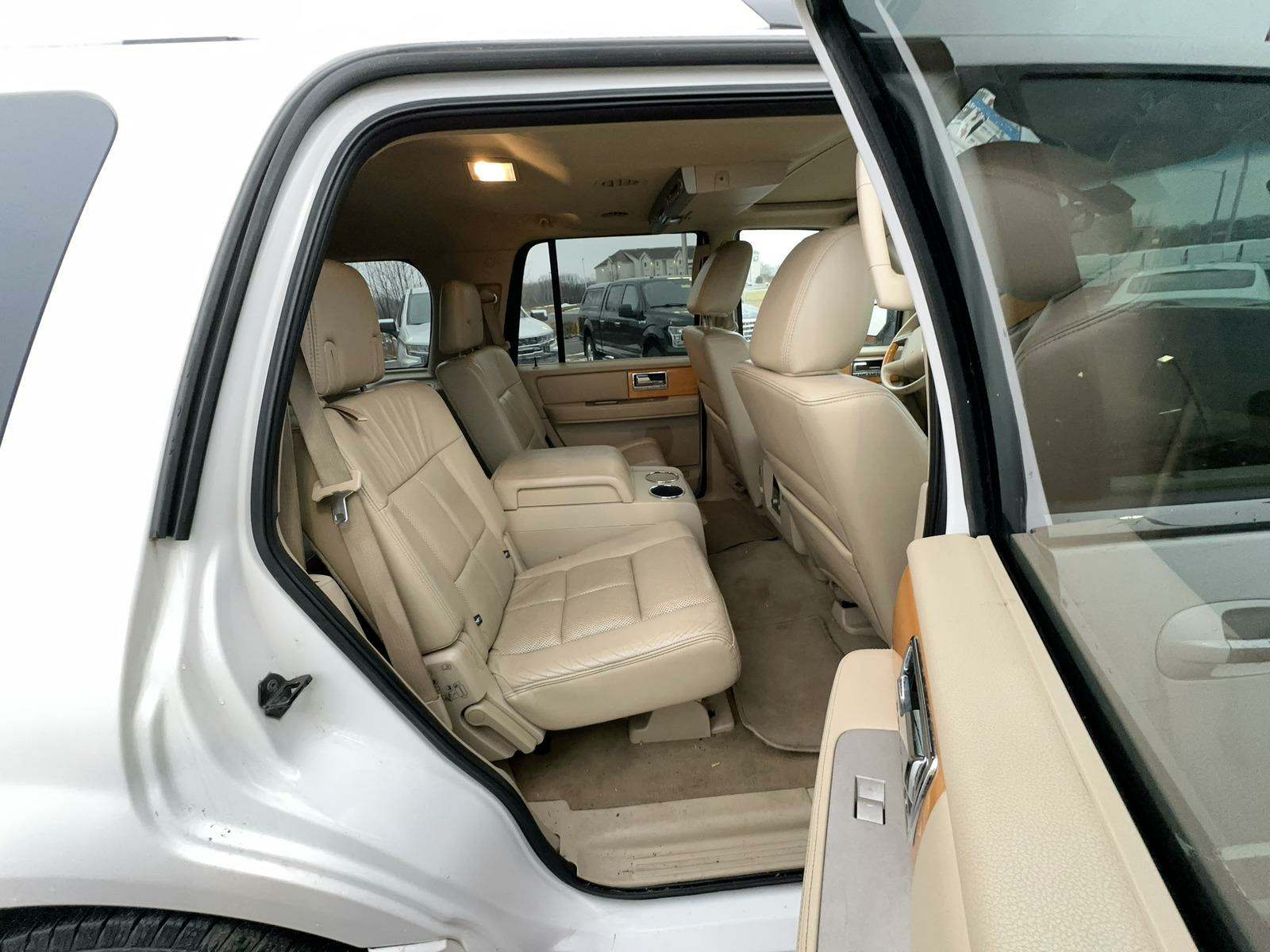 2010 Lincoln Navigator 4D SUV AWD