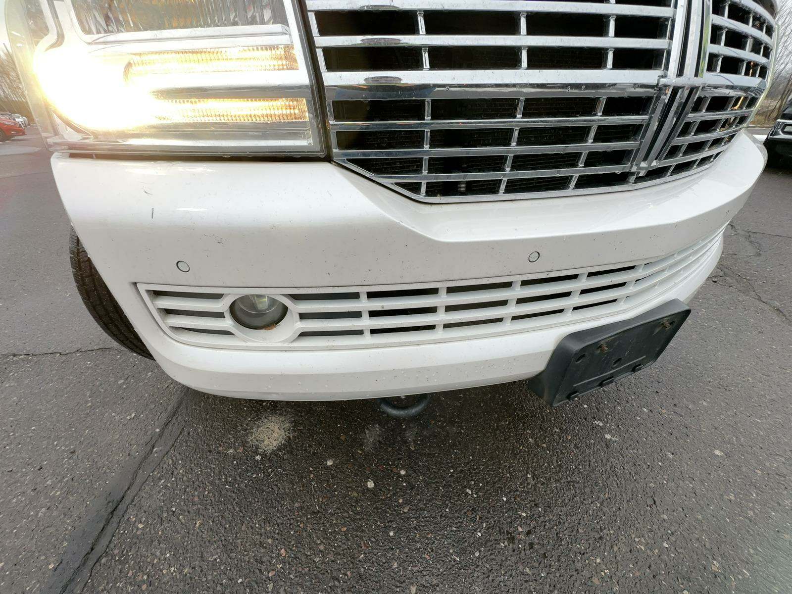 2010 Lincoln Navigator 4D SUV AWD