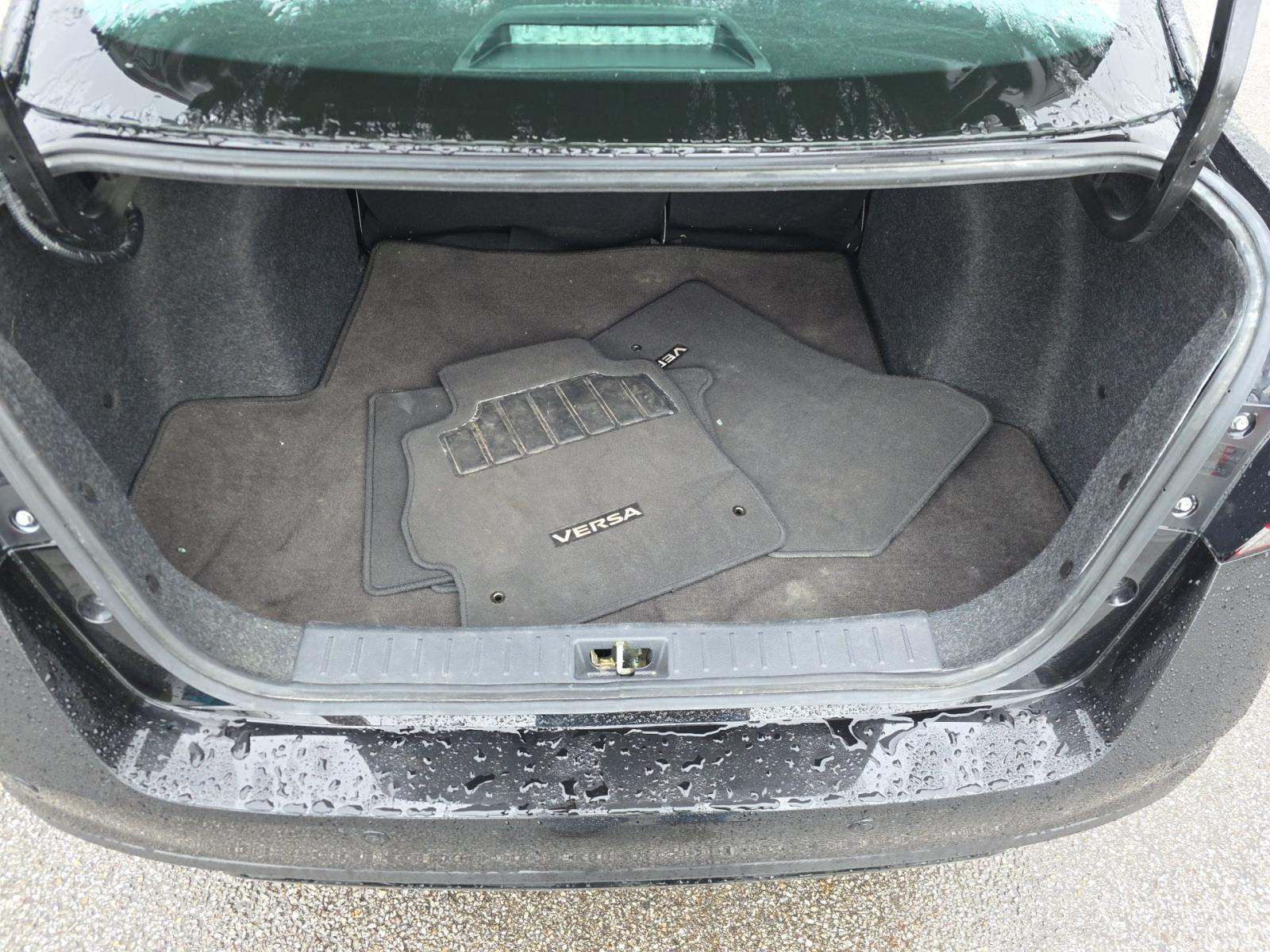 NISSAN VERSA - 10
