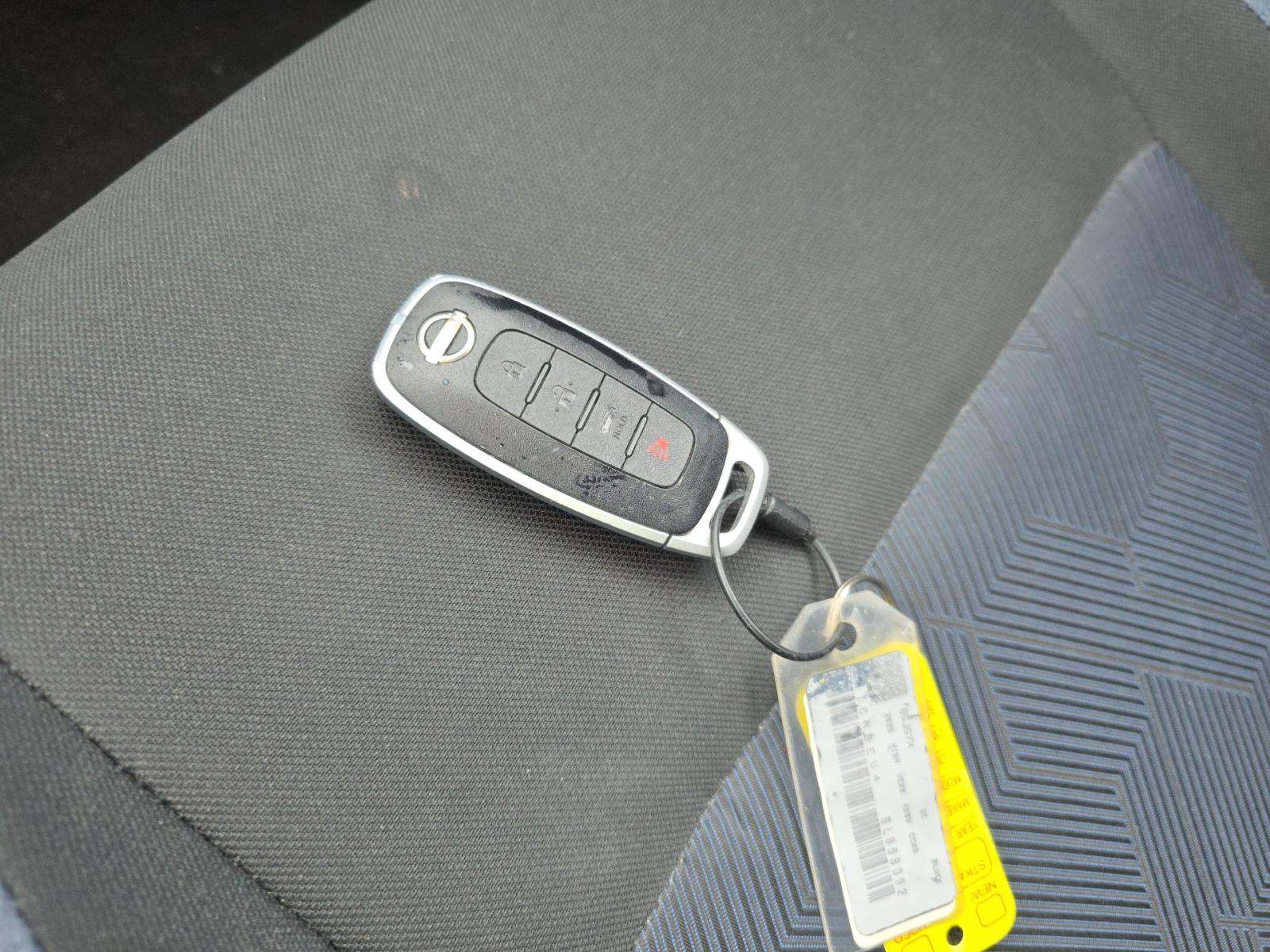 NISSAN VERSA - 4