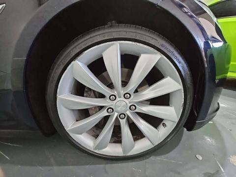 2014 Tesla Model S 85 RWD