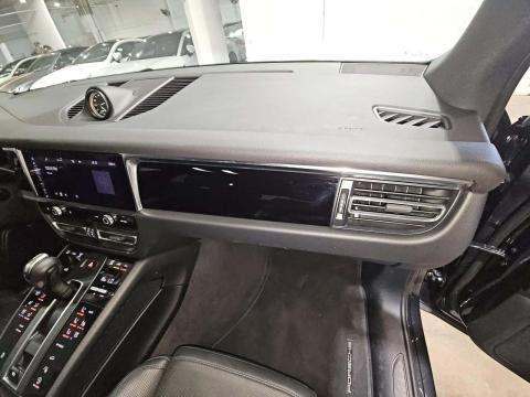 2022 Porsche Macan Base AWD