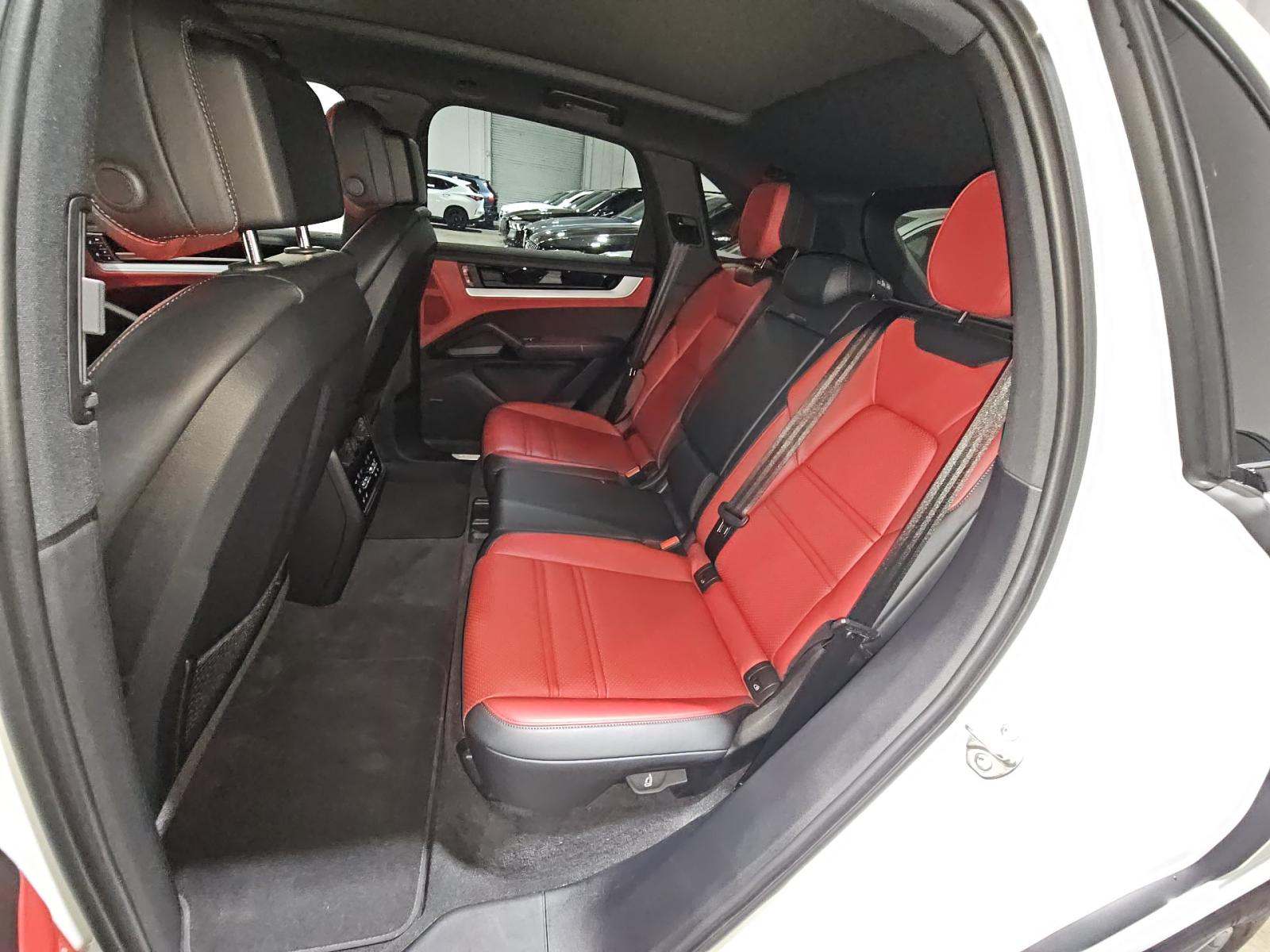 2024 Porsche Cayenne Base AWD