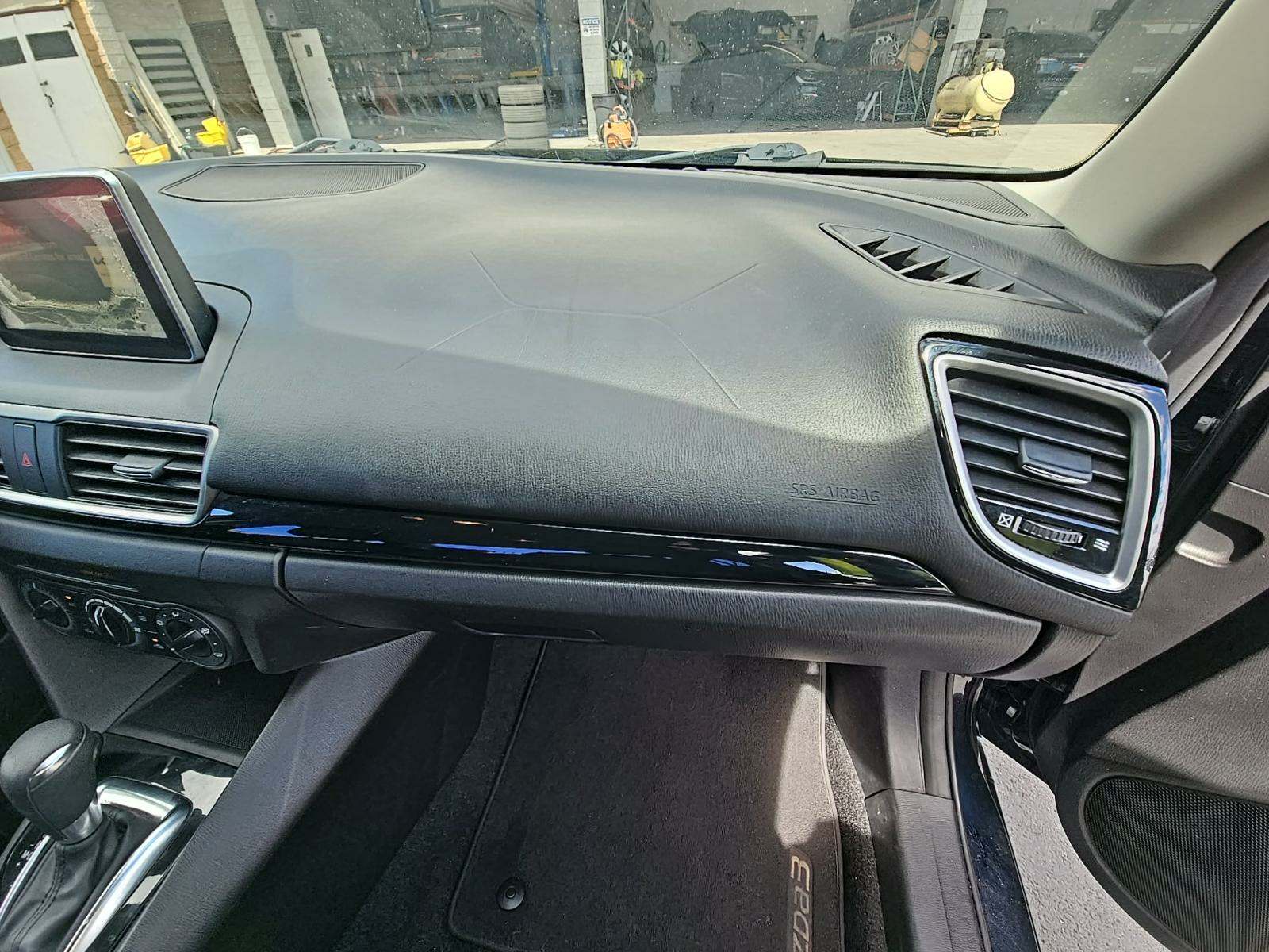 2015 MAZDA MAZDA3 i Sport FWD