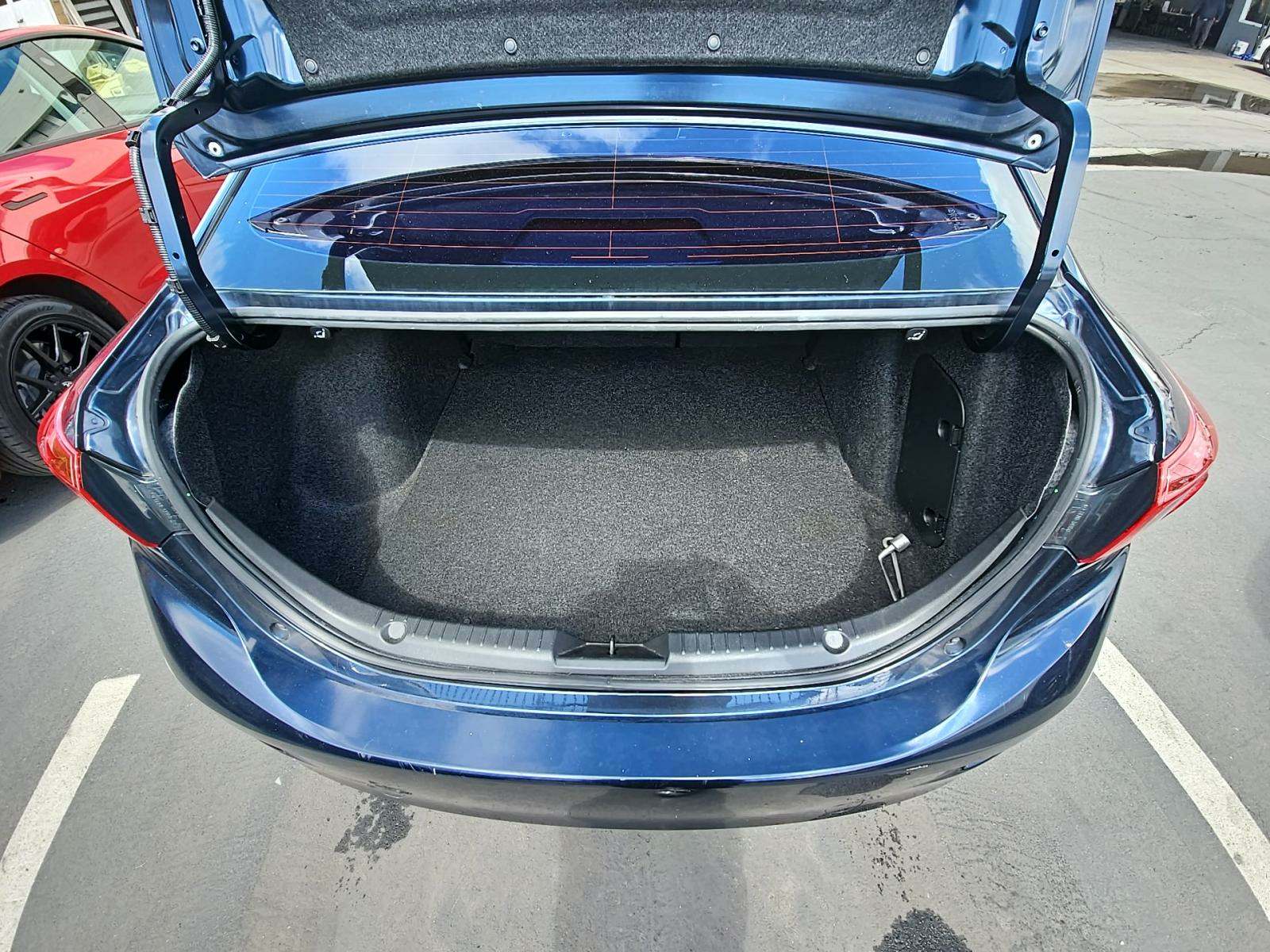 2015 MAZDA MAZDA3 i Sport FWD