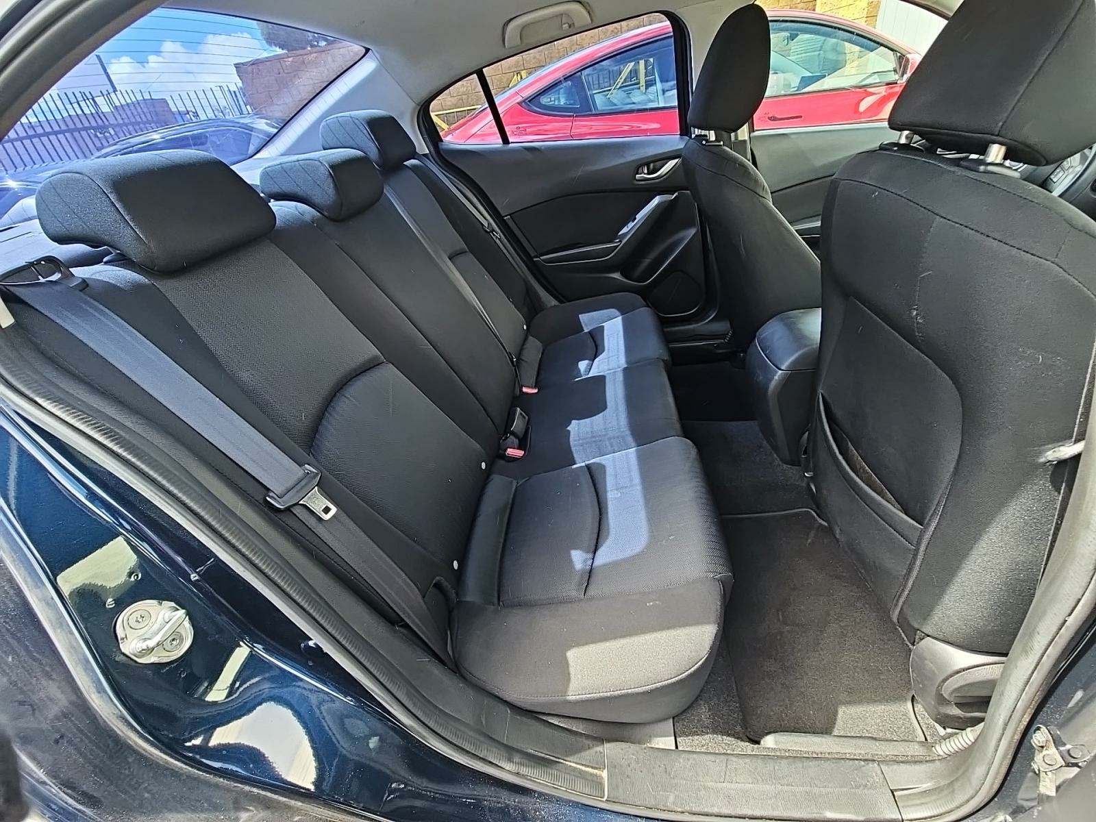 2015 MAZDA MAZDA3 i Sport FWD