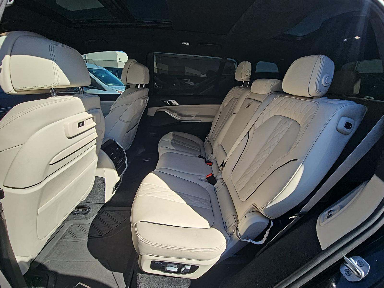 2022 BMW X7 M50i AWD