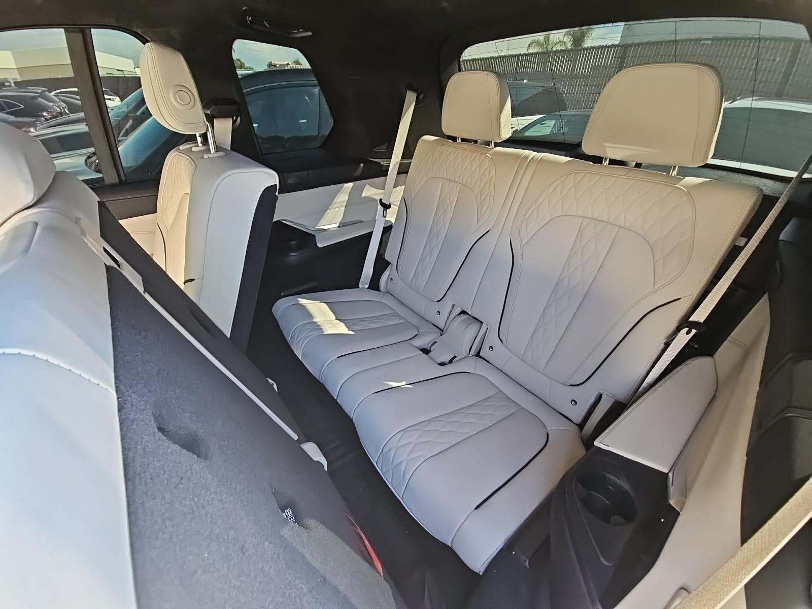 2022 BMW X7 M50i AWD