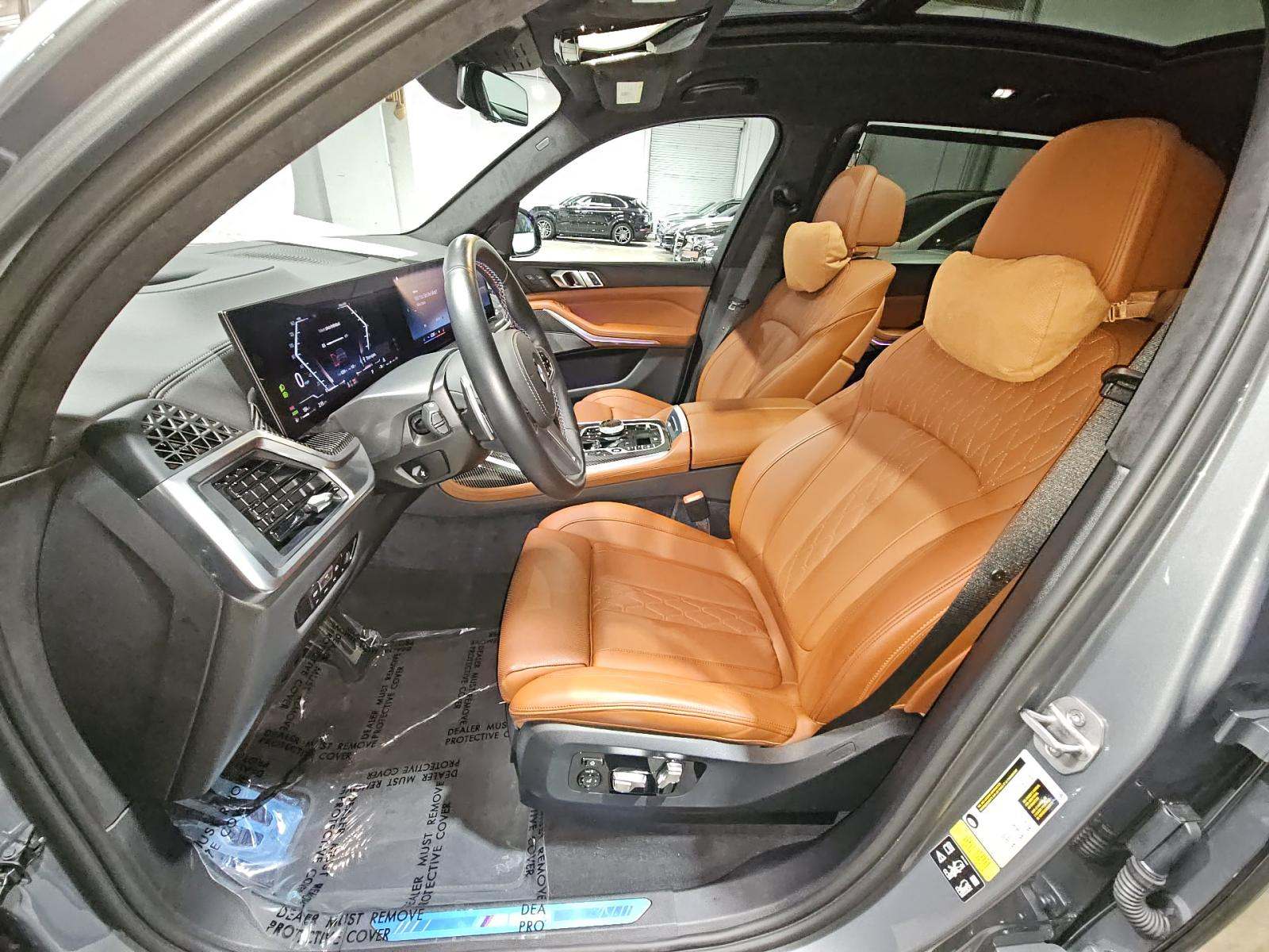 2023 BMW X7 M60i AWD