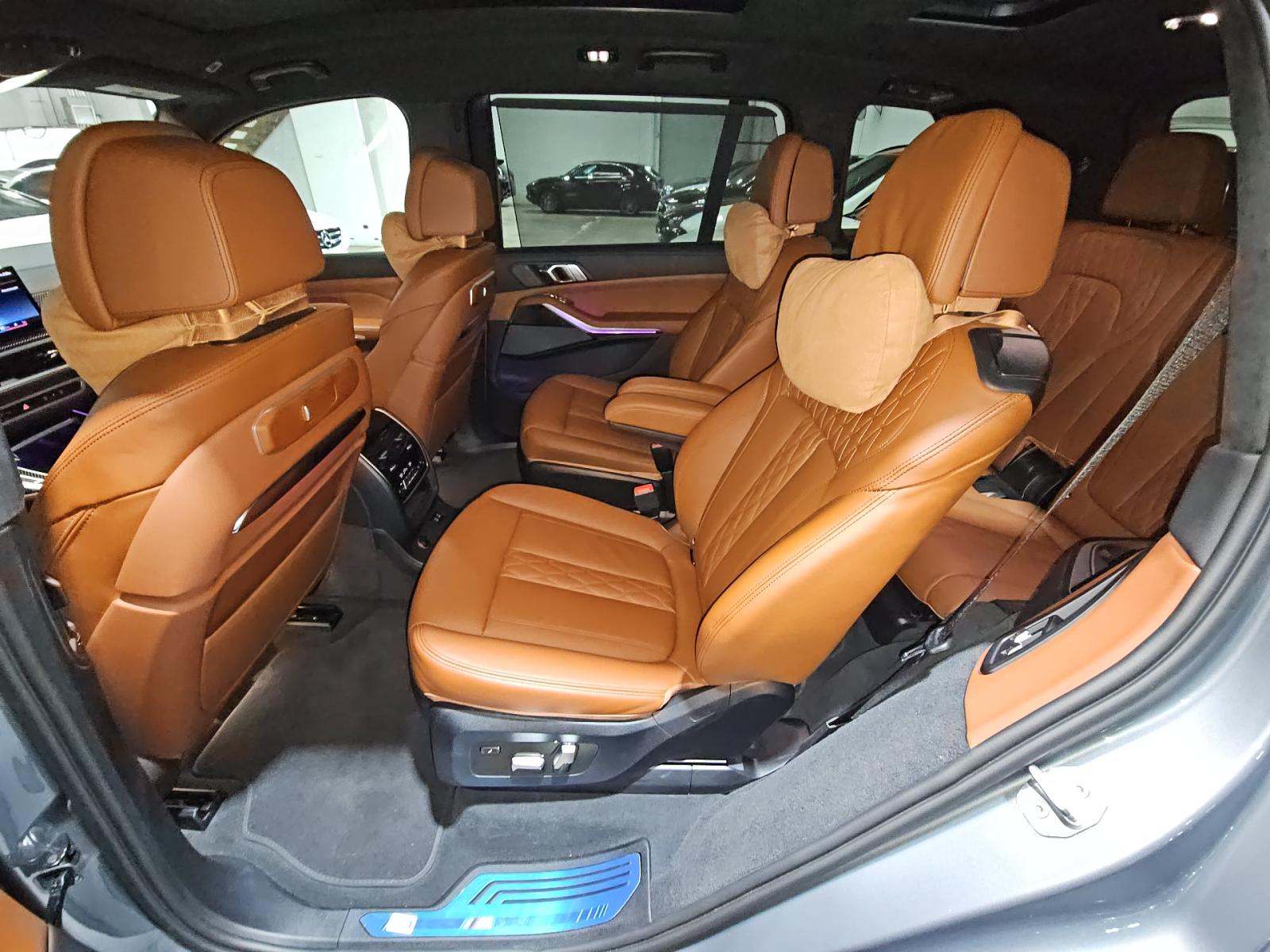 2023 BMW X7 M60i AWD