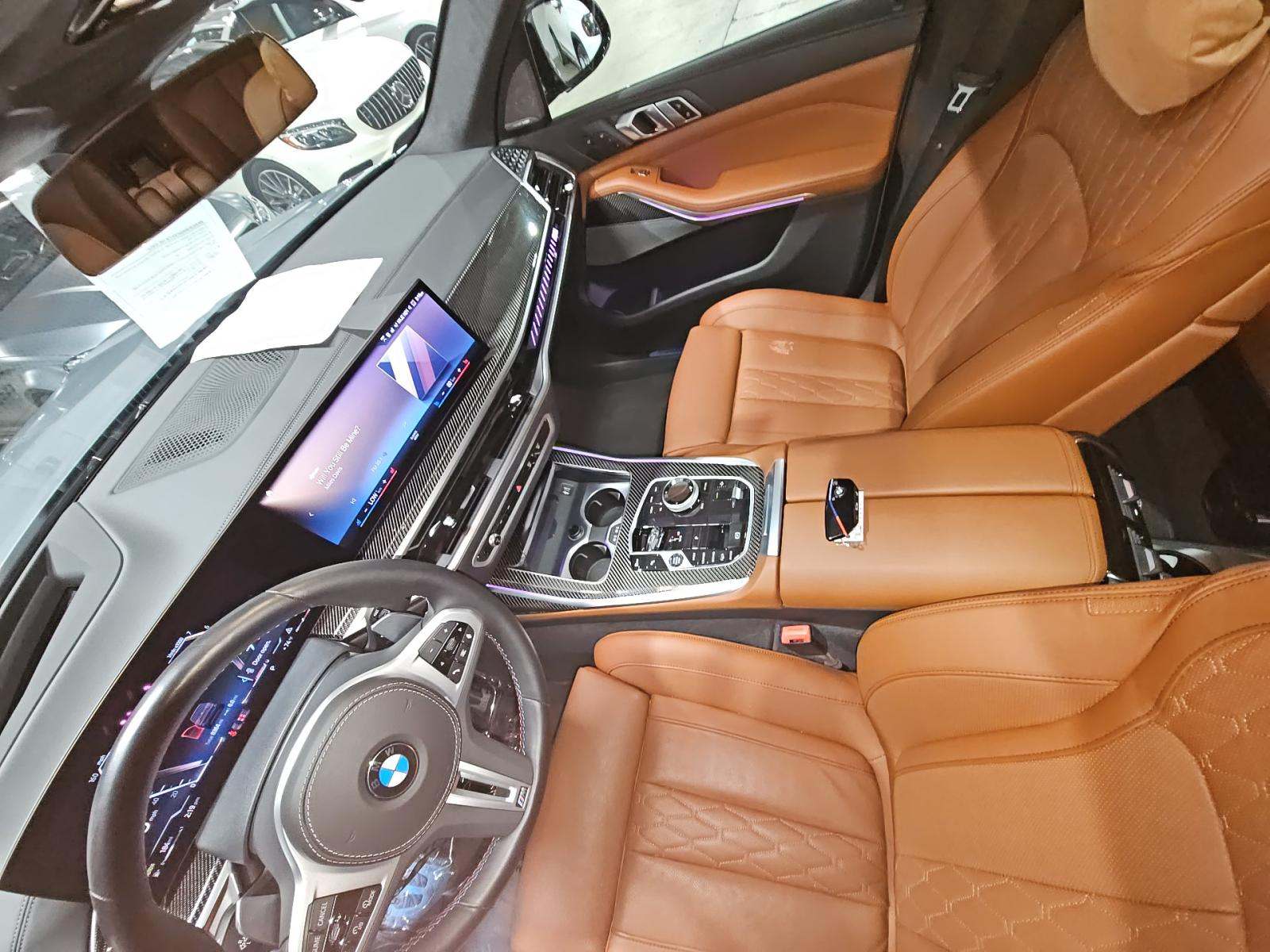 2023 BMW X7 M60i AWD