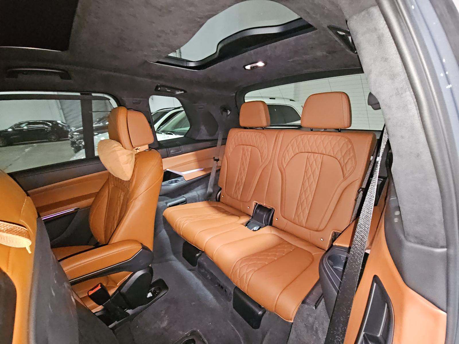 2023 BMW X7 M60i AWD