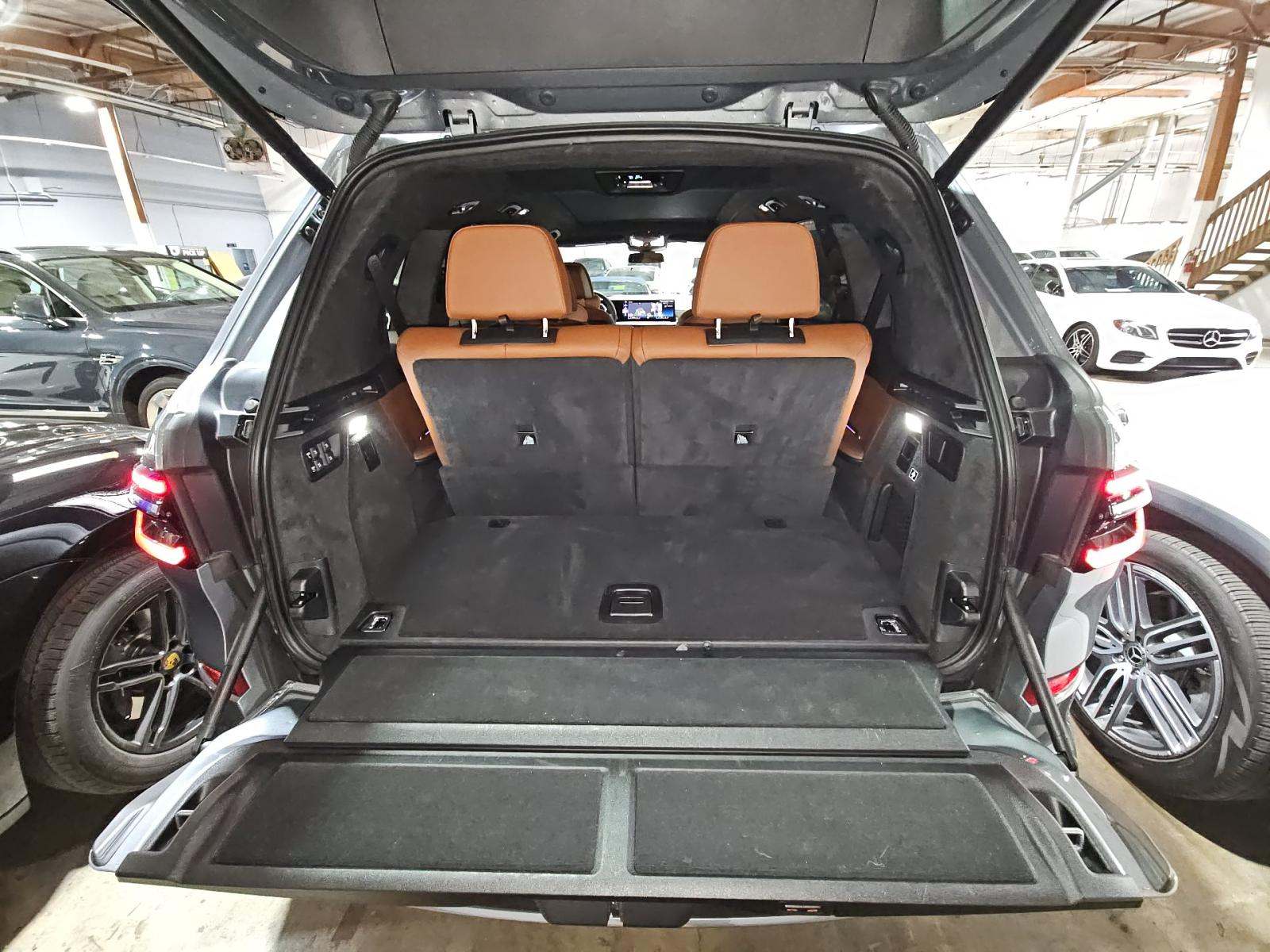 2023 BMW X7 M60i AWD