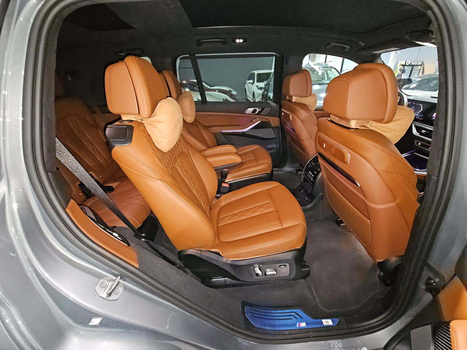 2023 BMW X7 M60i AWD