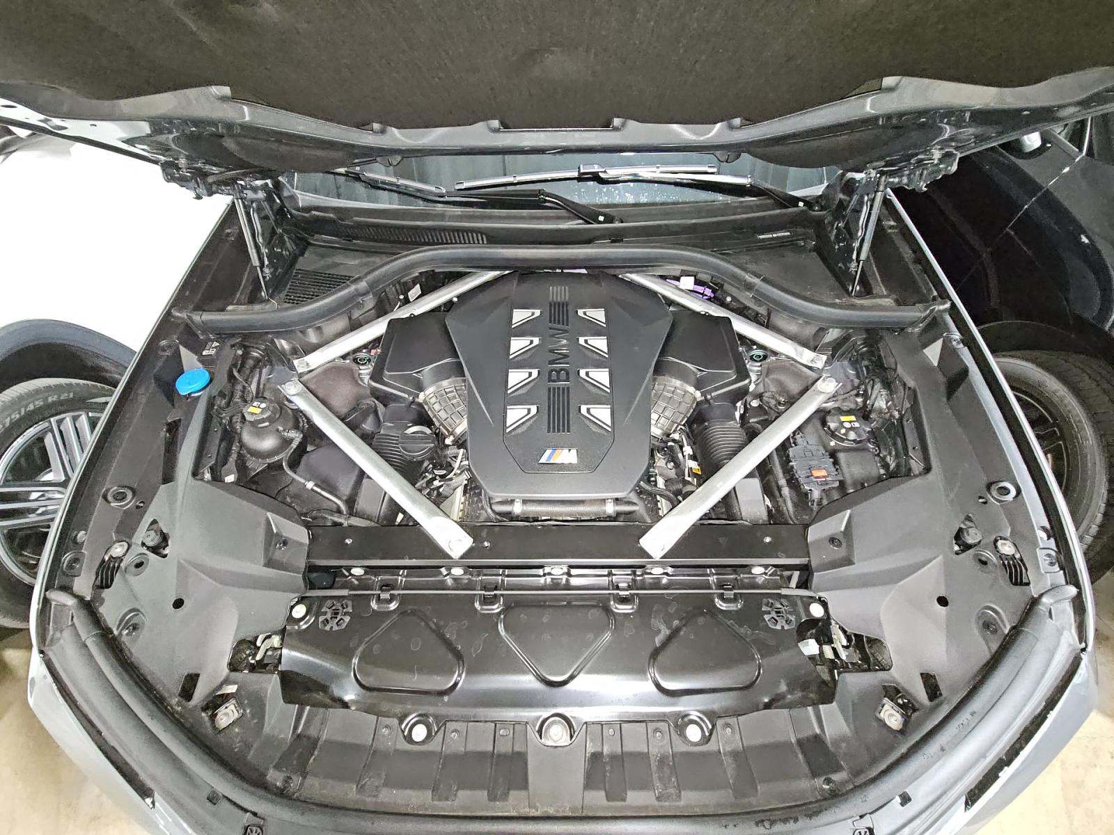 2023 BMW X7 M60i AWD