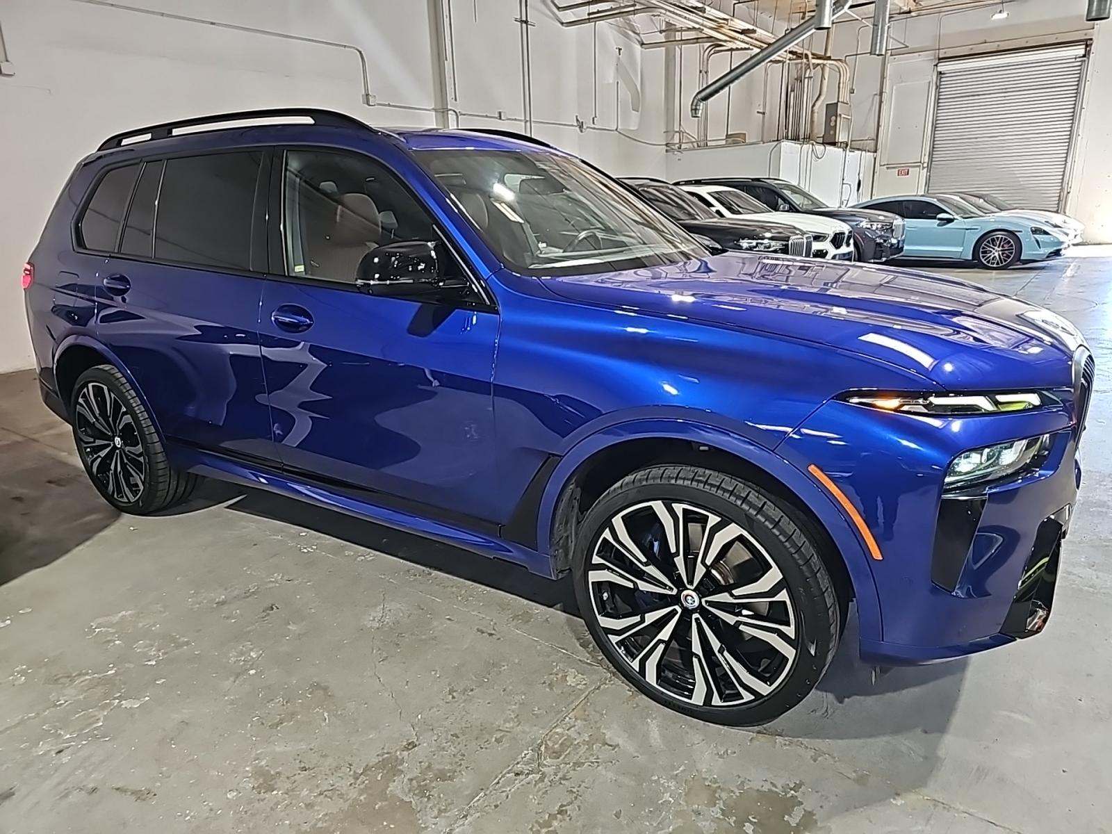 2023 BMW X7 M60i AWD