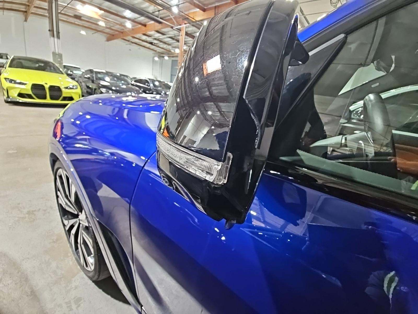 2023 BMW X7 M60i AWD