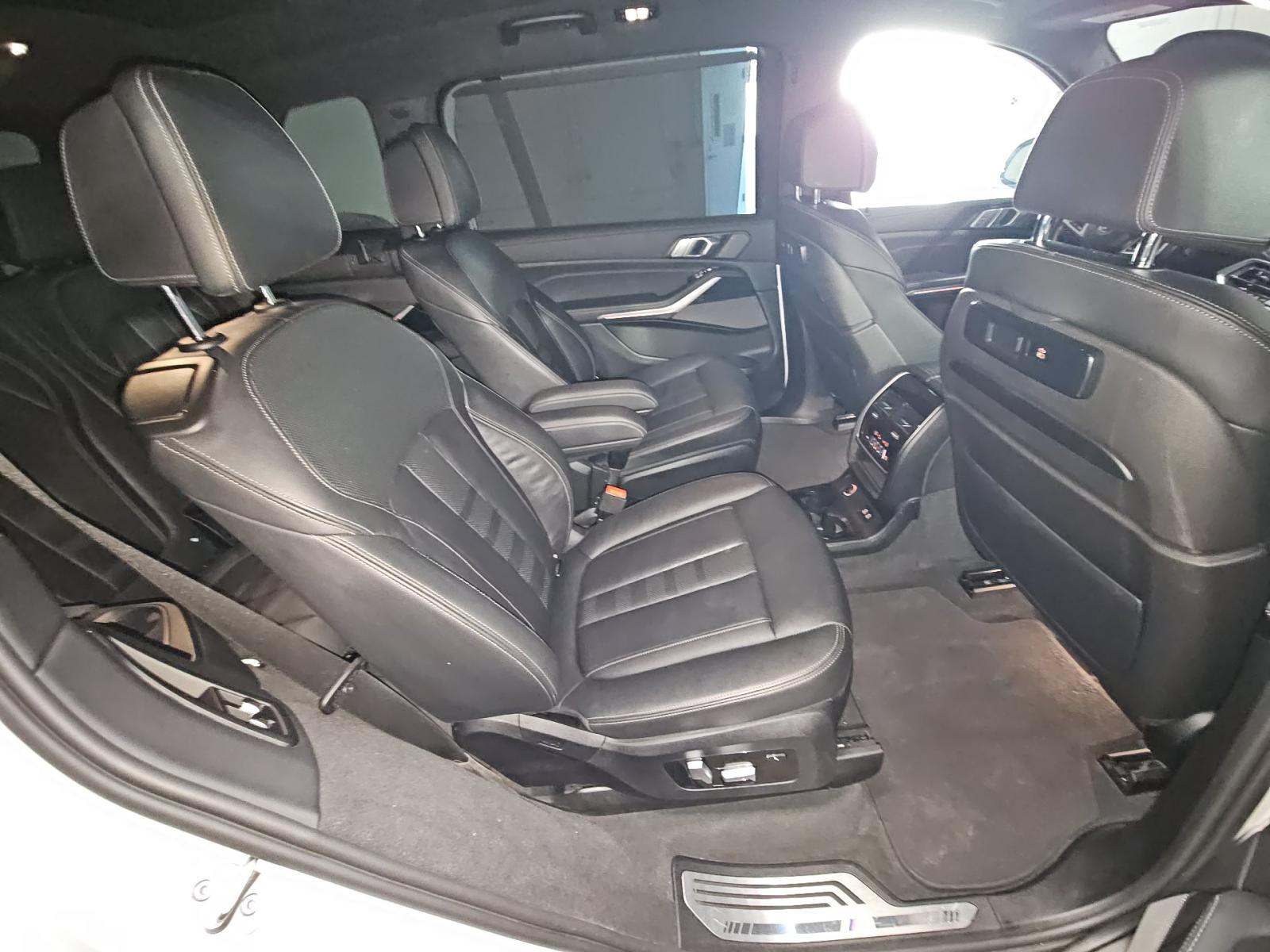 2022 BMW X7 M50i AWD