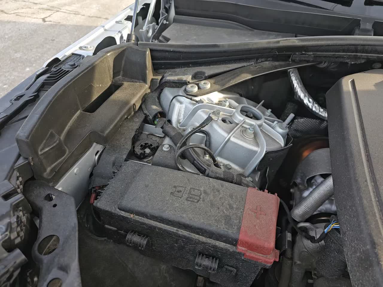 2025 Land Rover Range Rover Velar Dynamic SE AWD