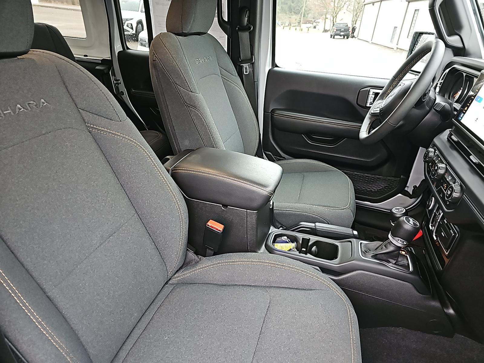 2024 Jeep Wrangler Sahara AWD